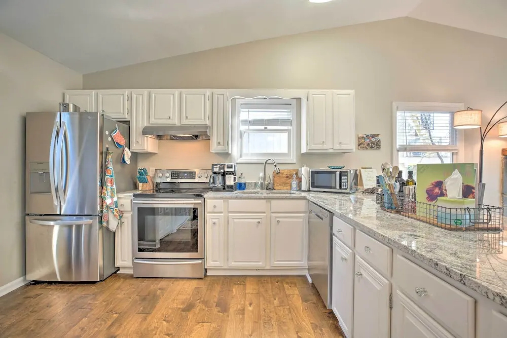 'indigo Cottage' w/ Deck on Lake Arrowhead!