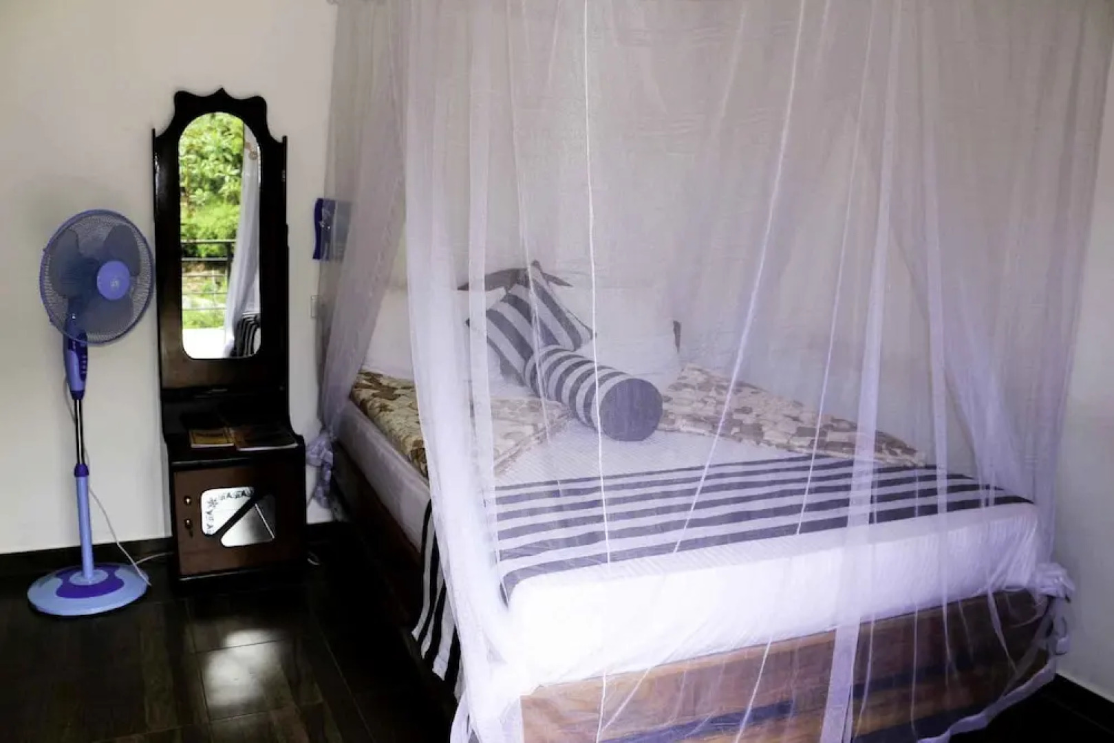 Yoho Rawana Mountain View