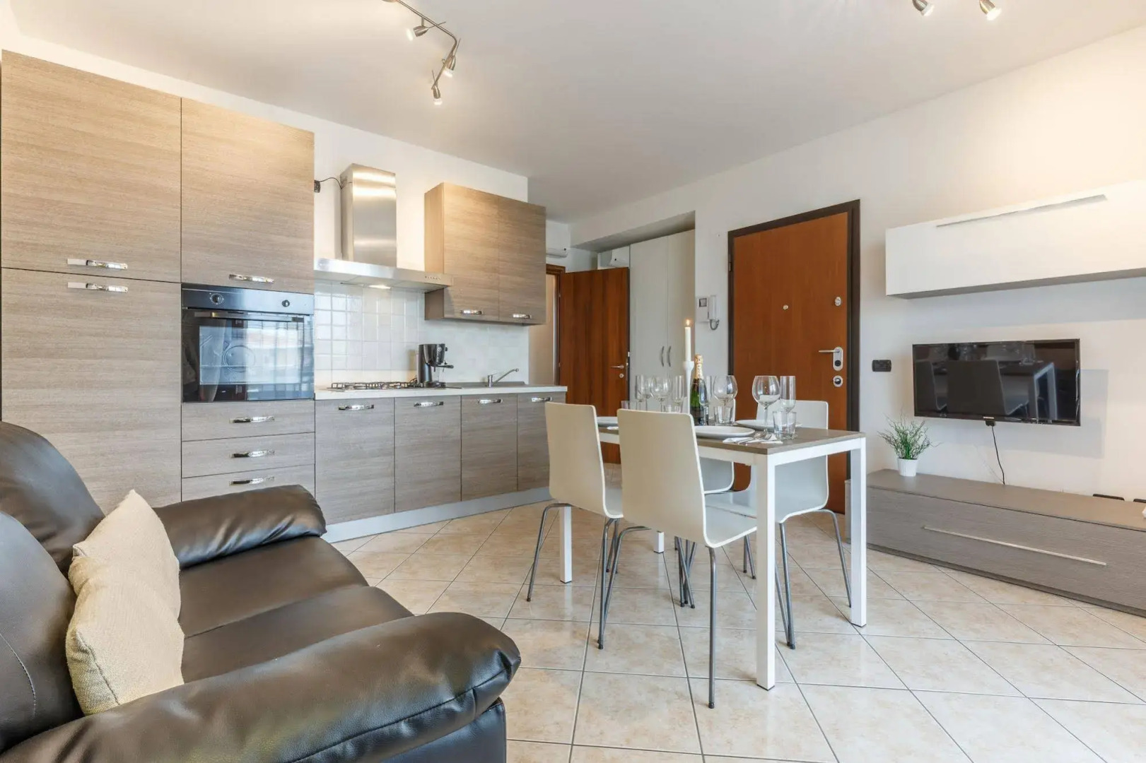 Suitelowcost - Limbiate Studio