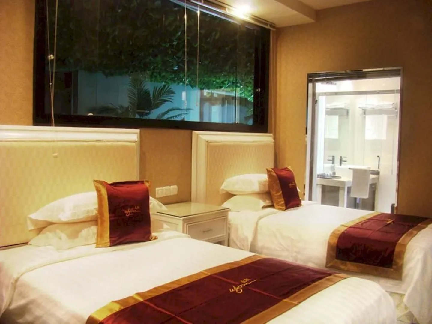 Yongli Holiday Hotel