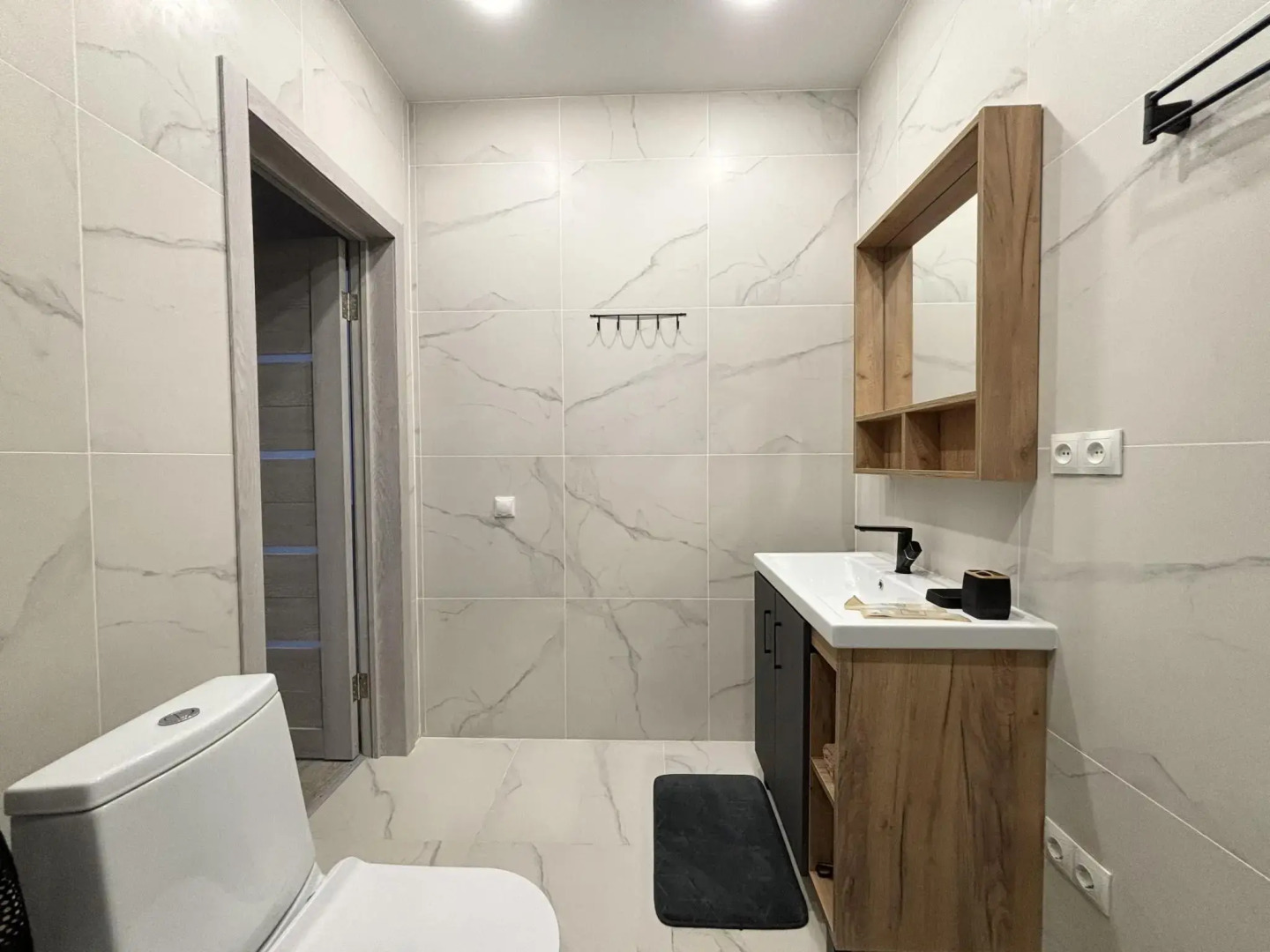 Moon72 (Мун72) на улице Сергея Джанбровского 17