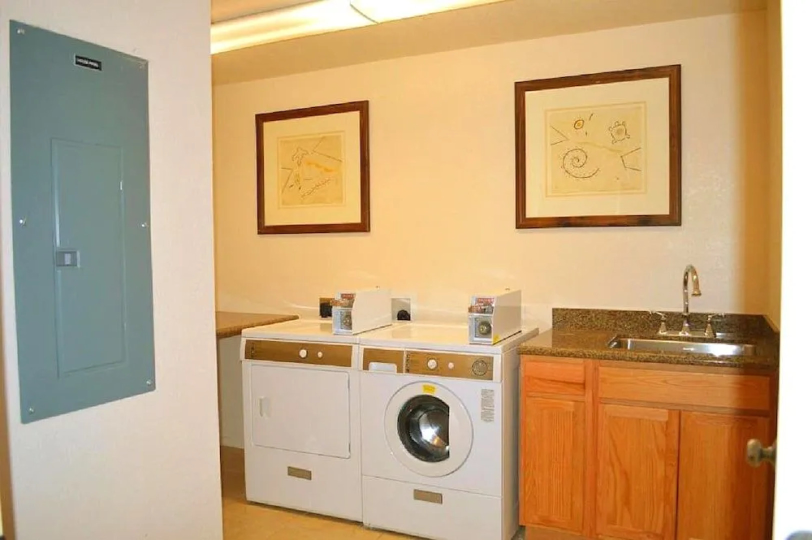 Canyon Plaza Premier Studios and Apts