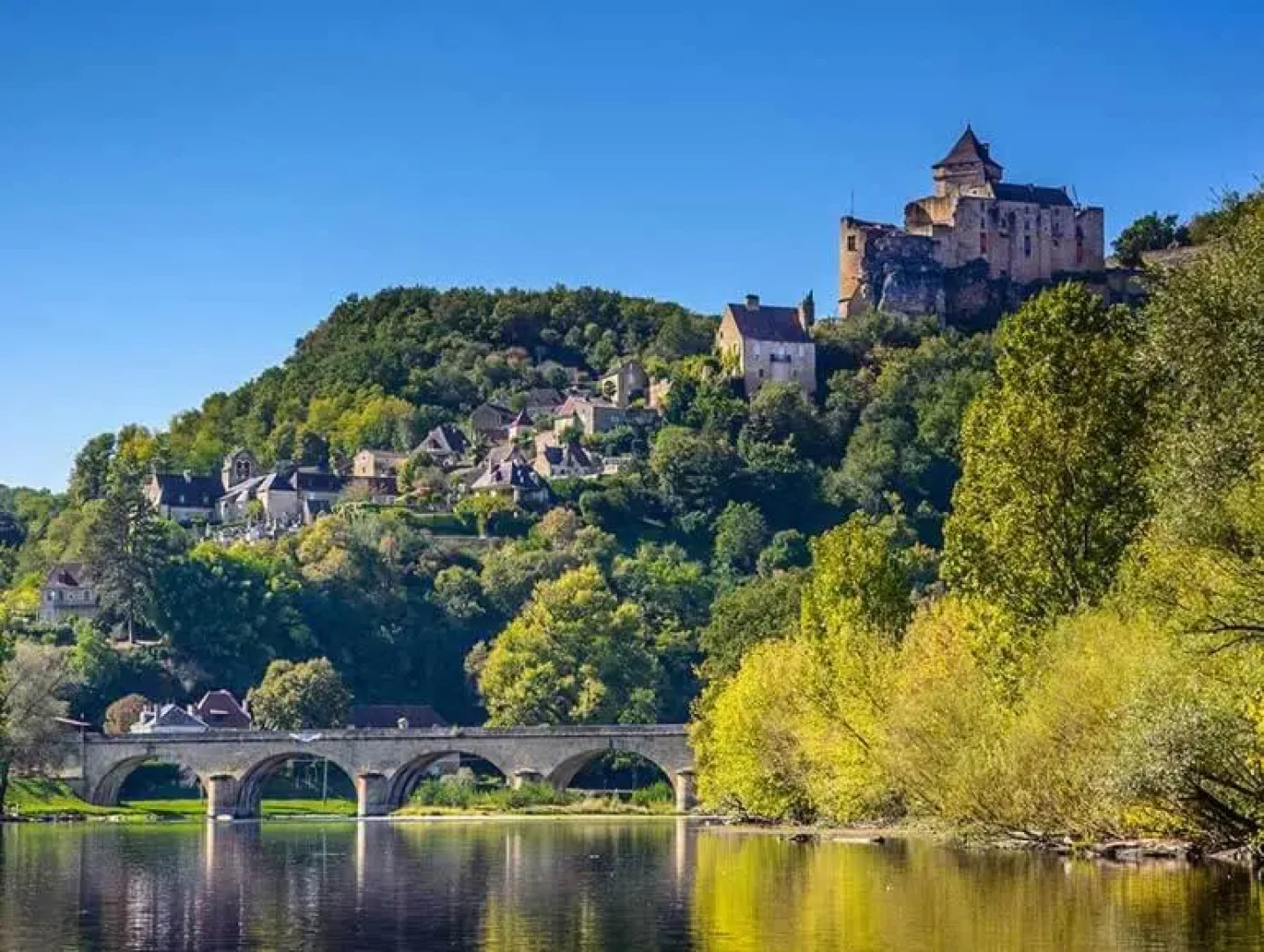 Villa piscine privée vallée châteaux Dordogne