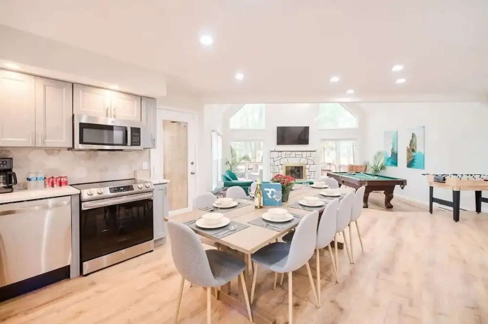 Luxury Family Escape Hottub/sauna/billiard/pool 4 Bedroom Home by RedAwning