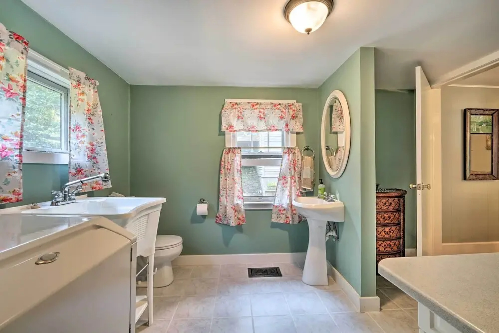 Londonderry Retreat ~ 3 Mi to Lowell Lake!