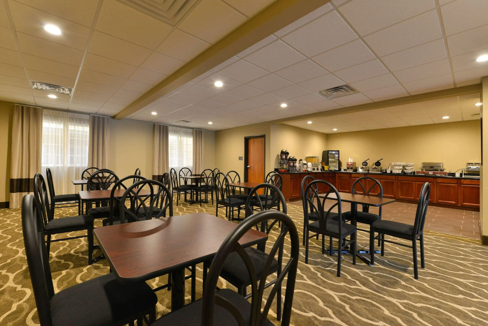 Days Inn & Suites by Wyndham Manheim Lebanon
