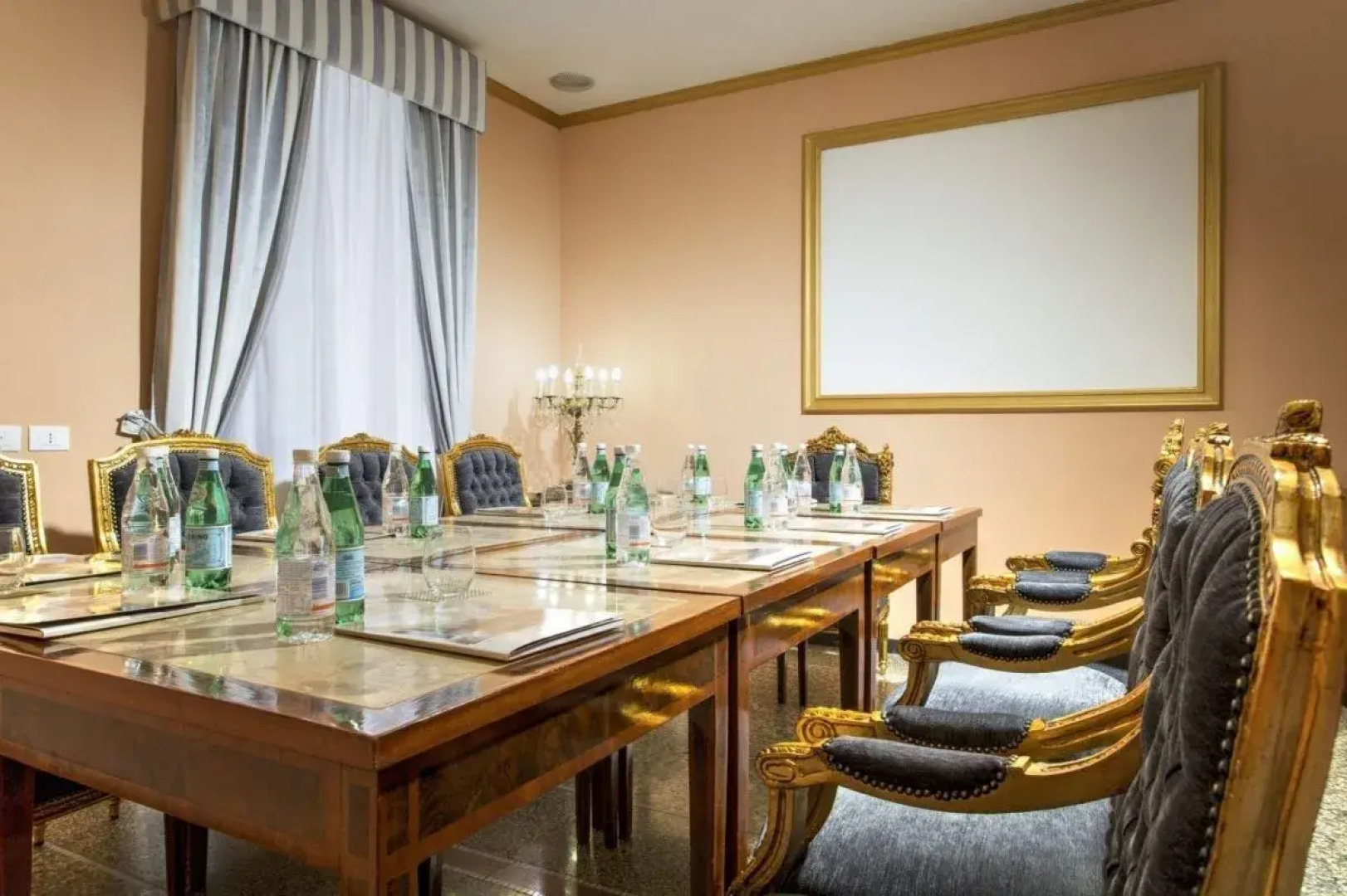 Отель Golden Tulip Rome Piram