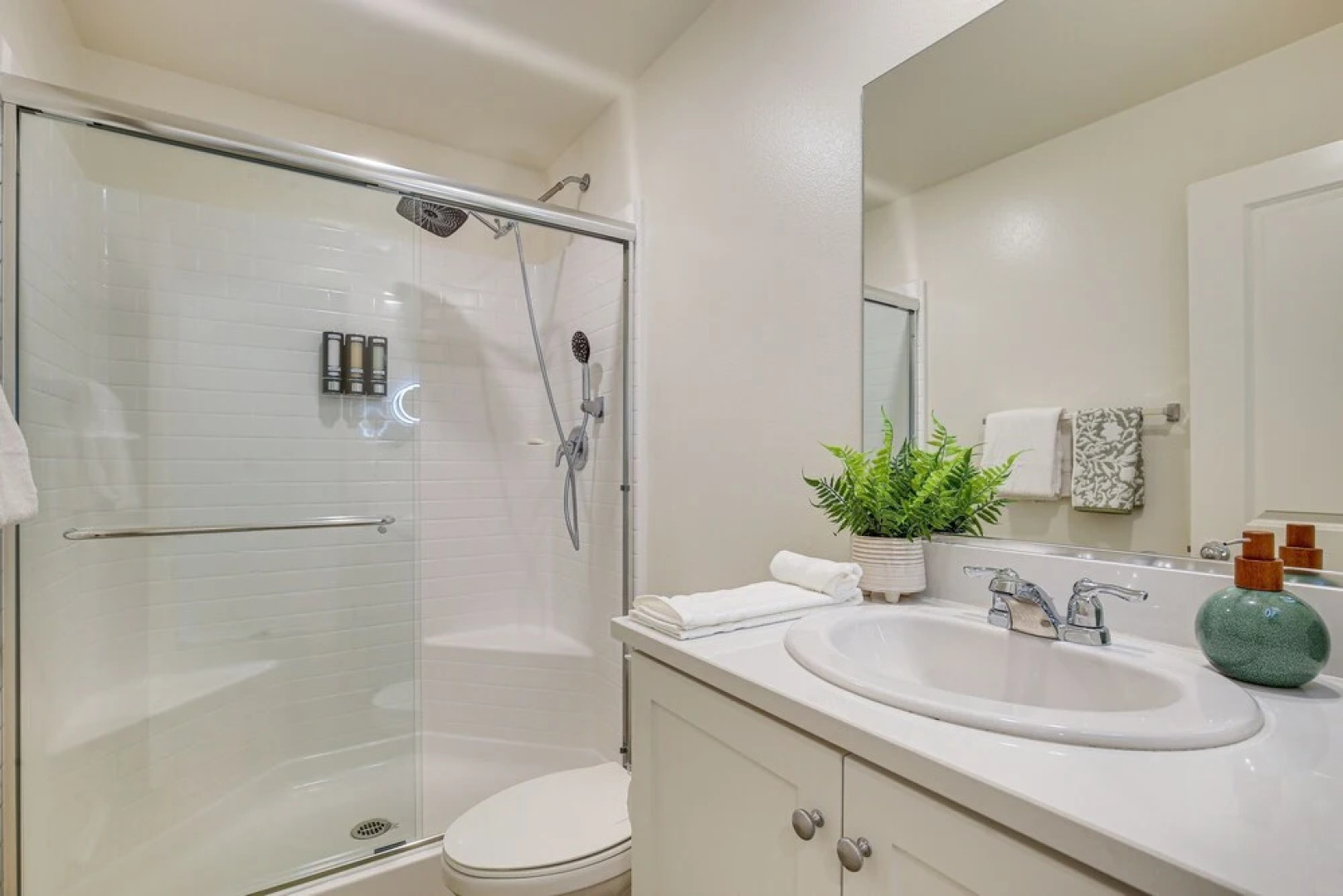 Chic Coachella Home < 3 Mi to Empire Polo Club