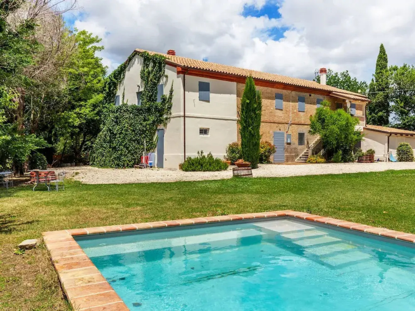 Mesmerising Mansion in Morro D'alba With Swimming Pool