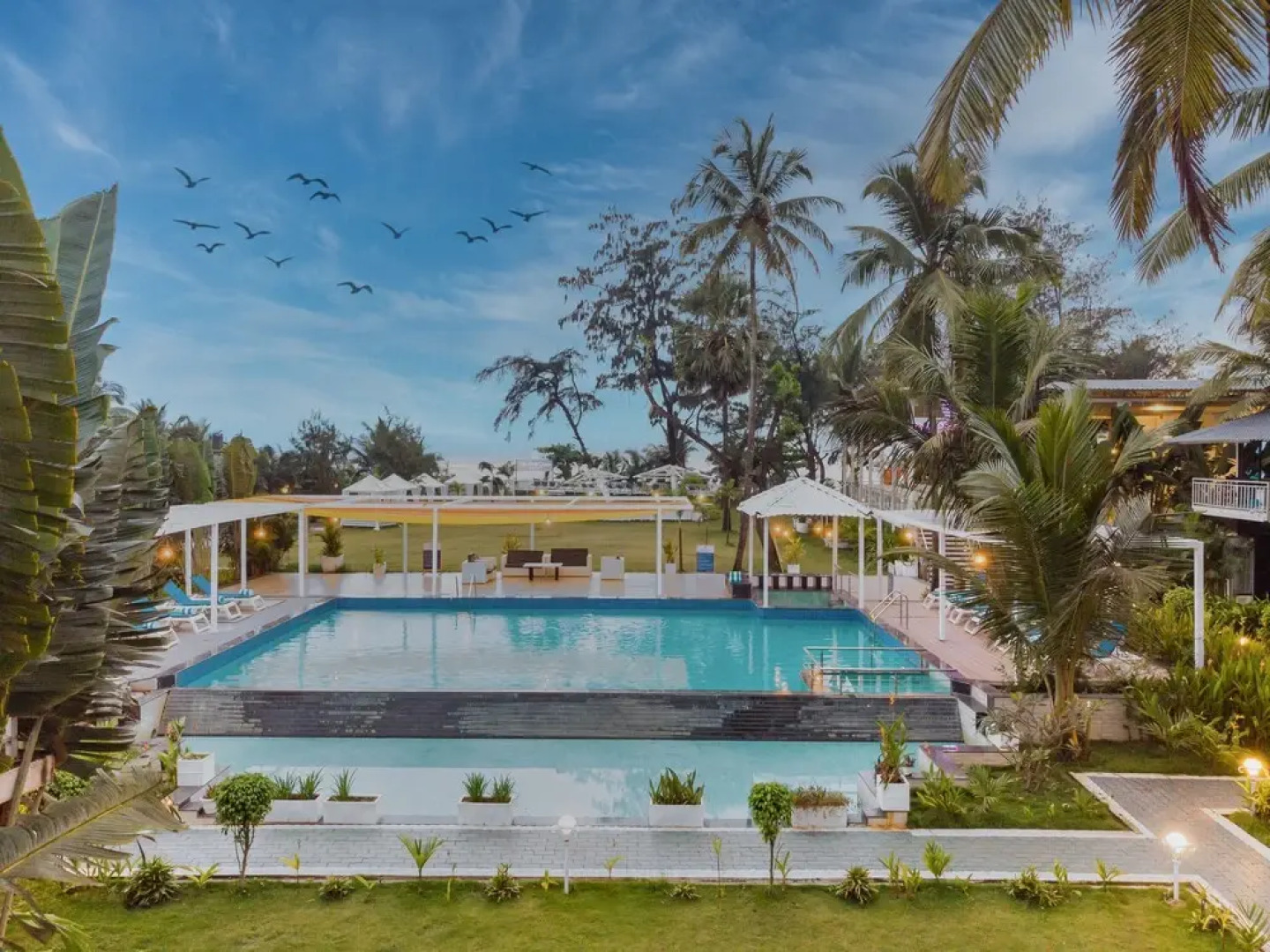 Foxoso La Beach Resort & Spa