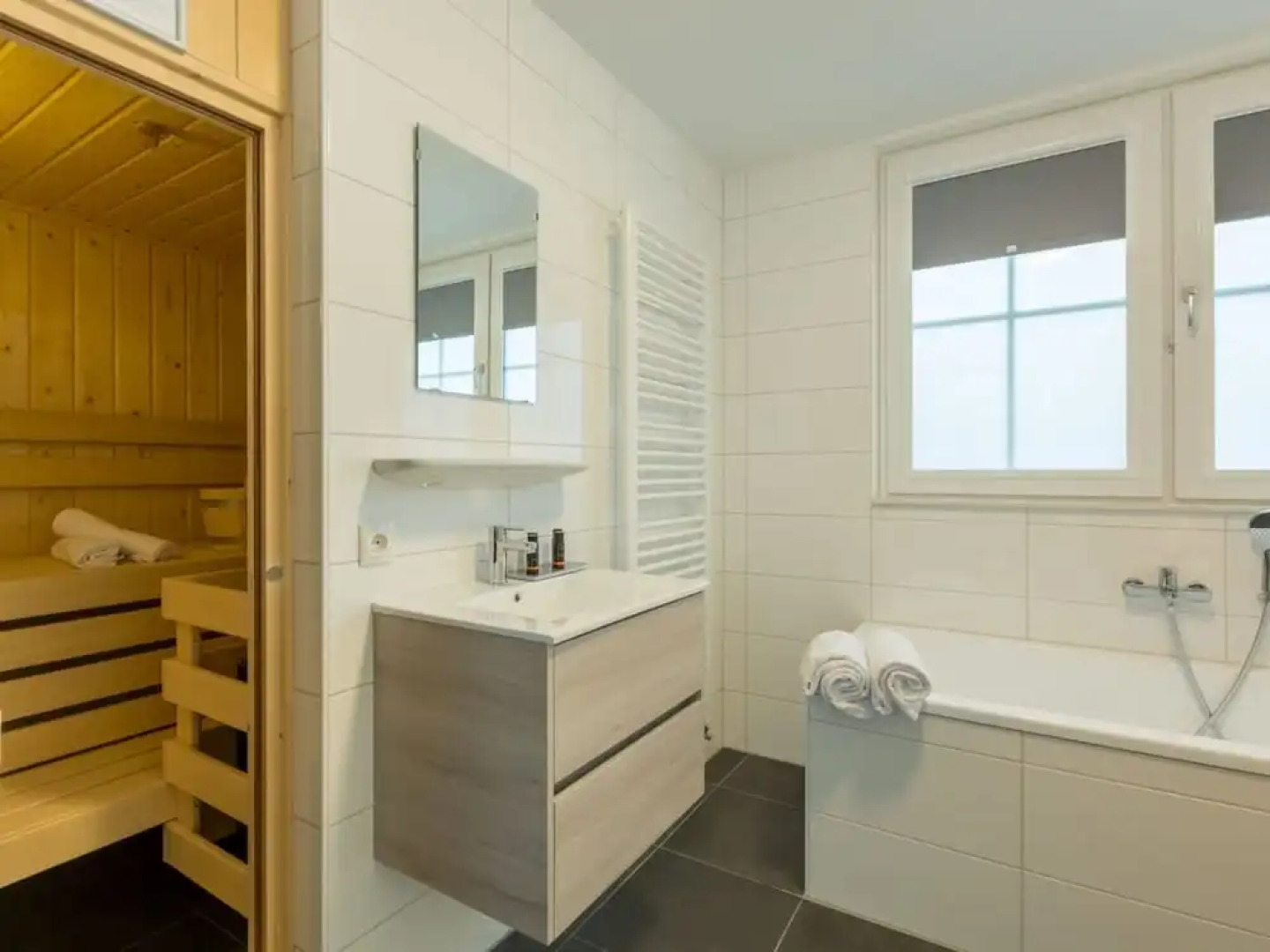 Luxury apartment for 6 people with SAUNA the foot of the dunes