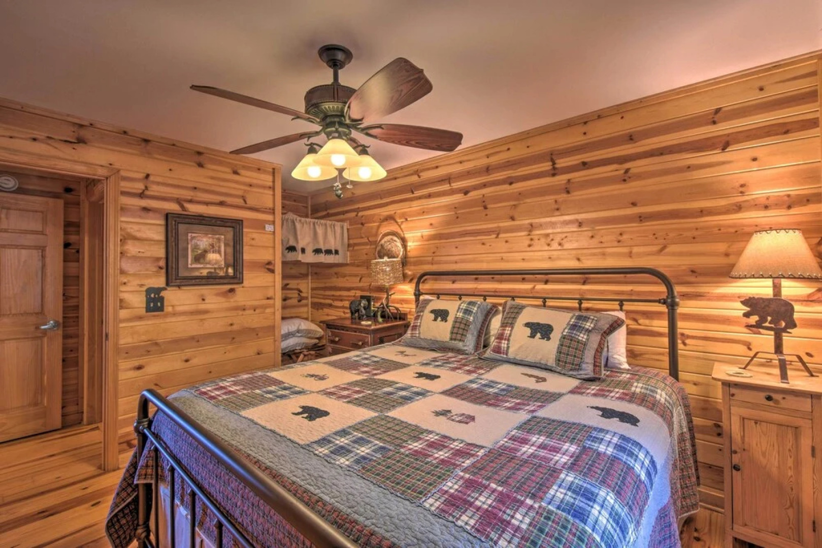 Rustic Cabin w/ Hot Tub: 2 Mi to Unicoi State Park