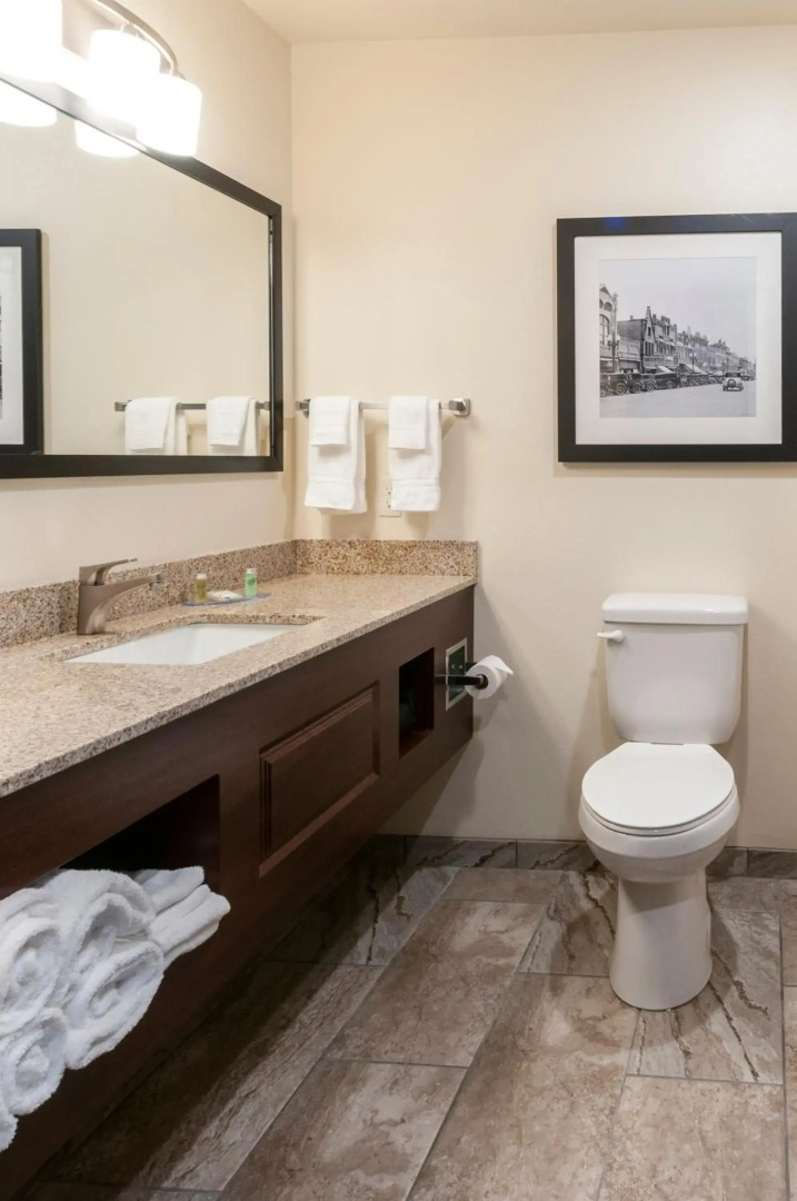 Cobblestone Hotel & Suites - Appleton International Airport