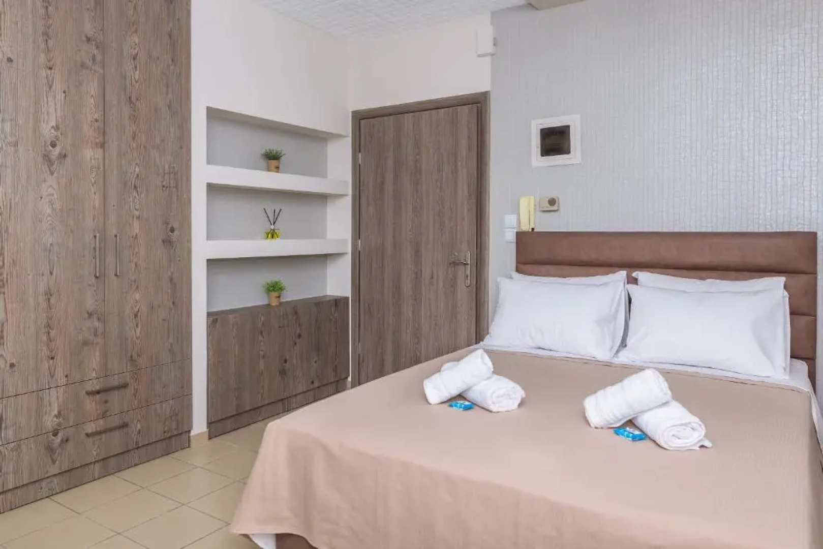 Sergios Apartments 4