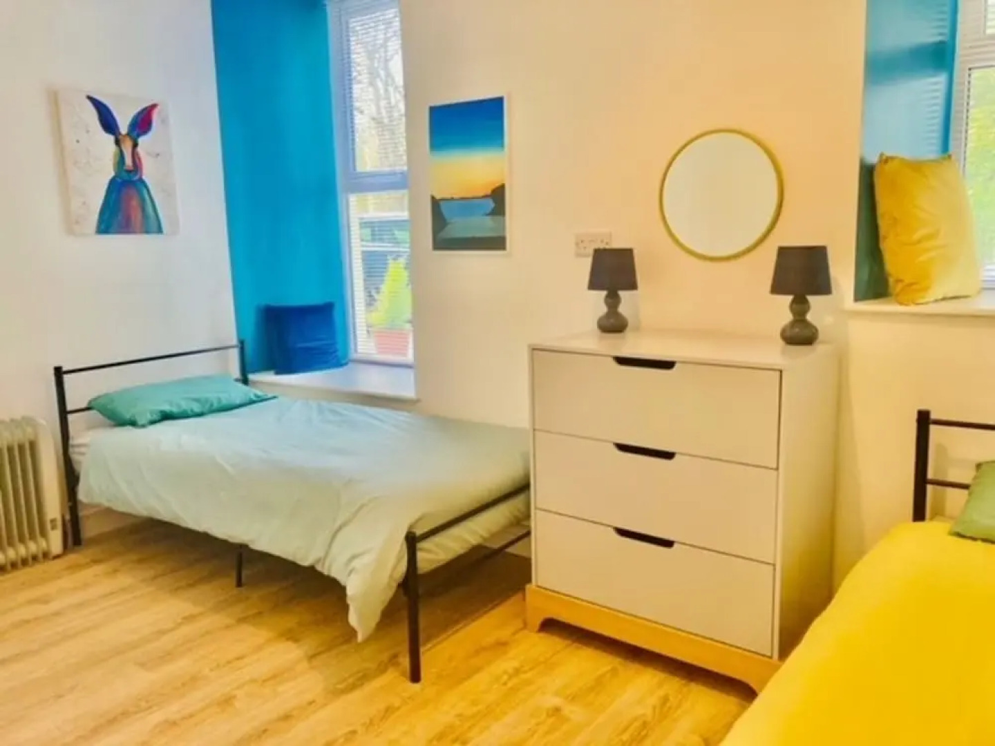 Stunning Renovated & Spacious 2 BR - 100m to Beach