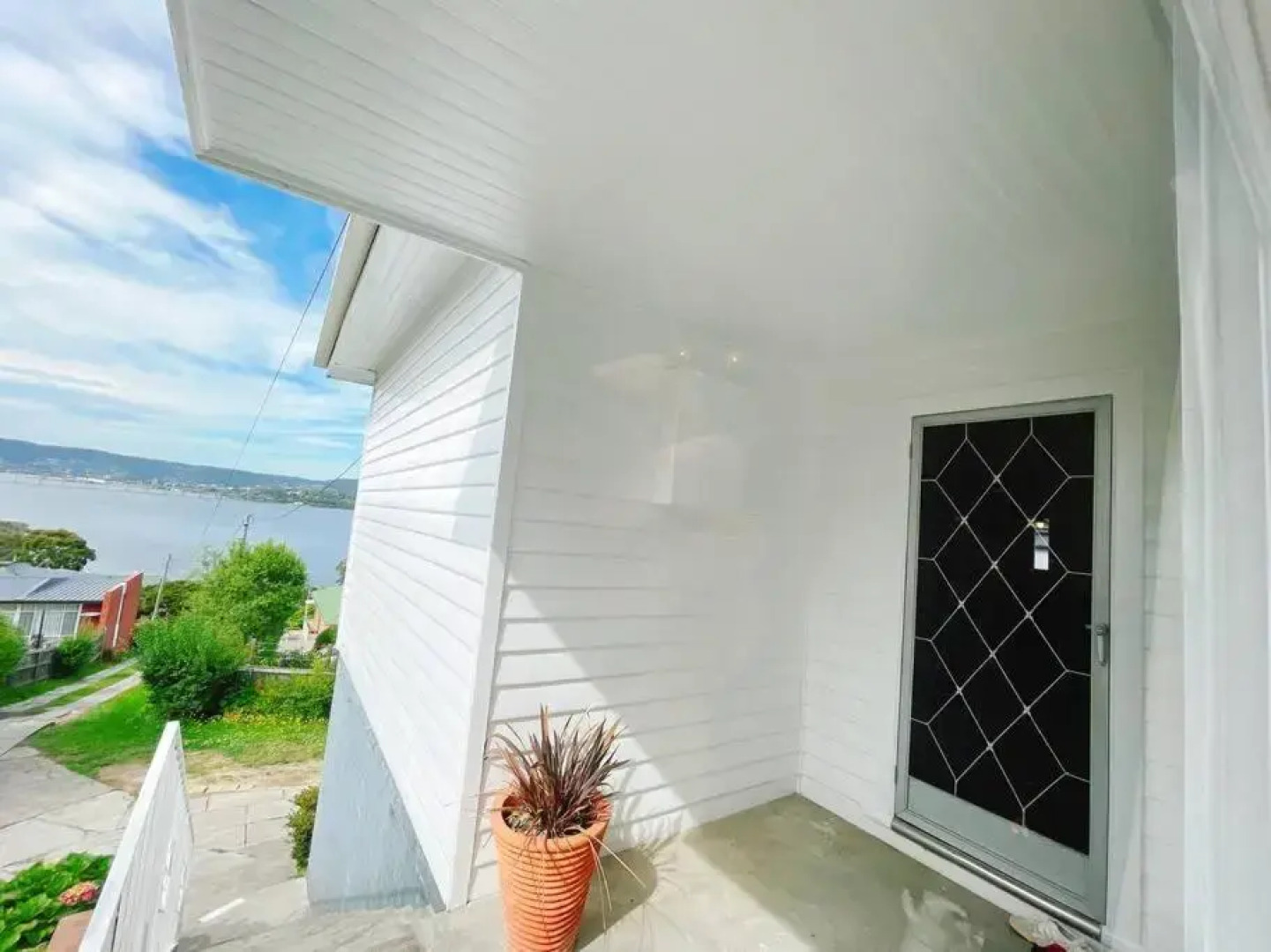 Spectacular River View- Lindisfarne