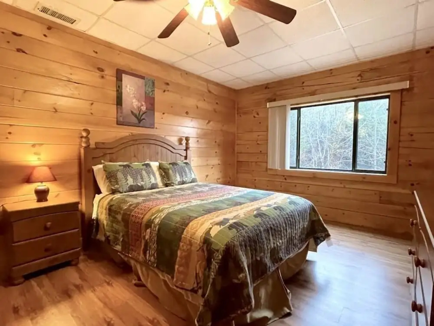 A true log cabin with 360 degree mountain views - Pet and Motorcycle friendly! 5 Bedroom Cabin by RedAwning