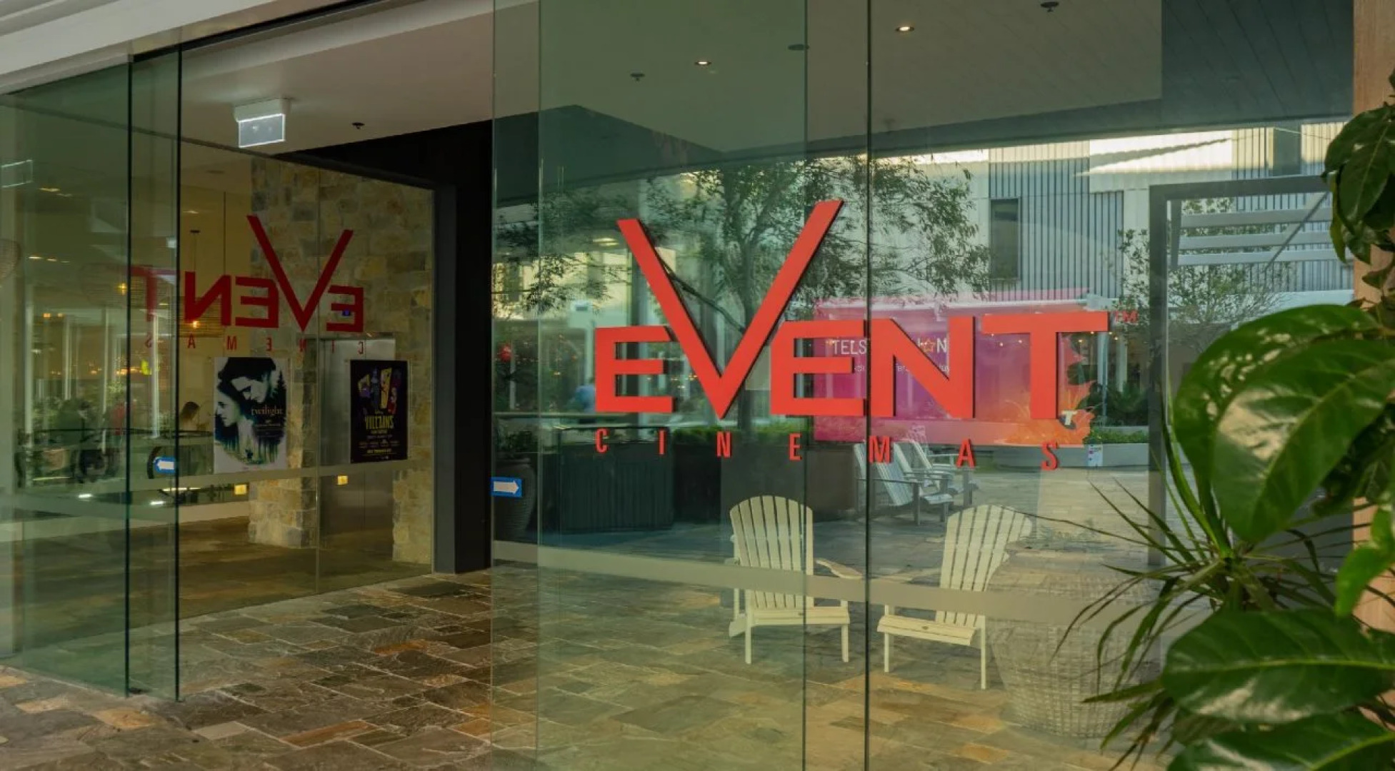 Mullaloo Beach Hotel & Apartments