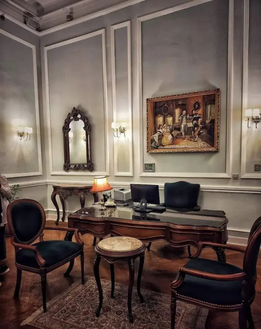 Maison Maxim De Lesseps