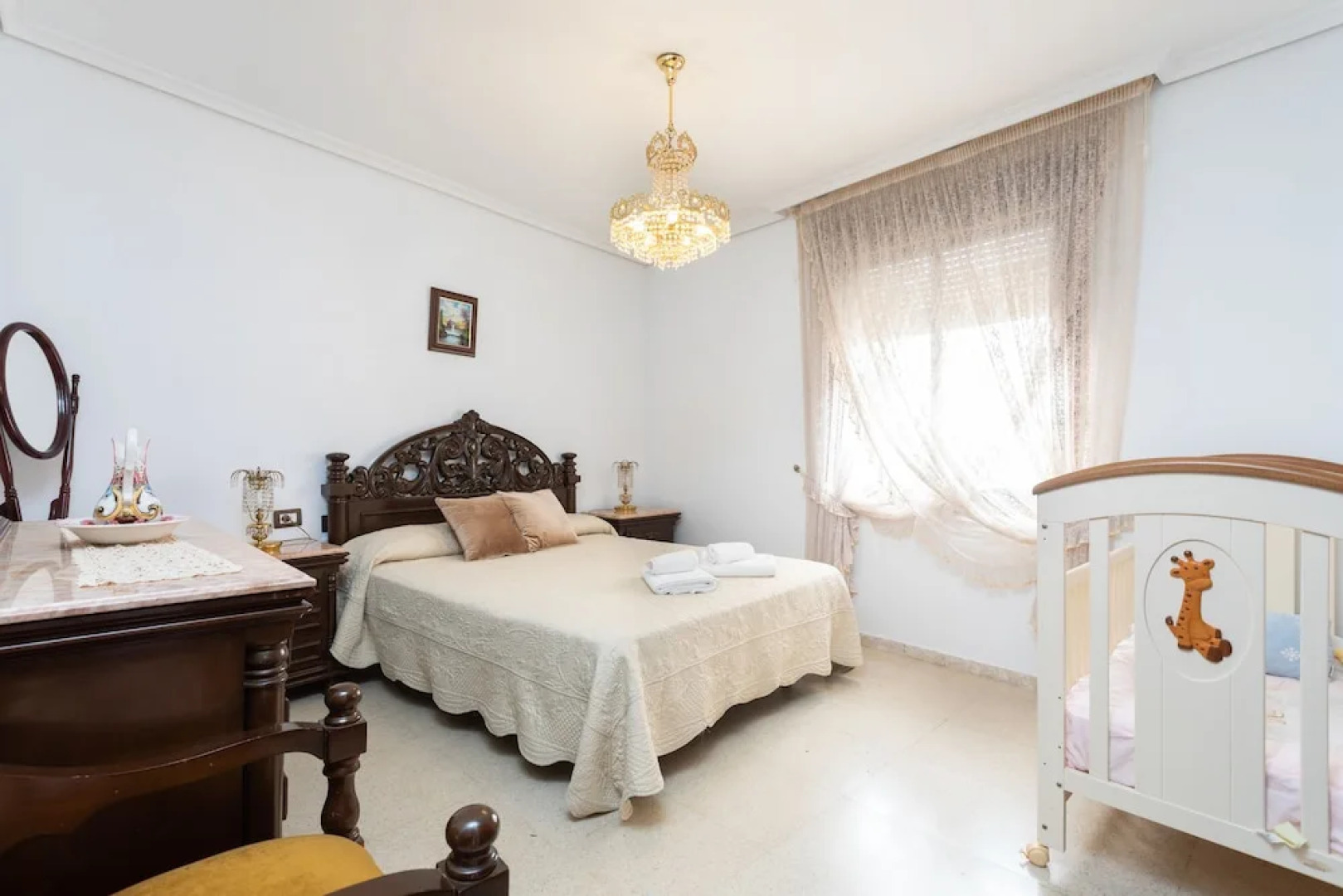 HomeLike Spacious Classic Design