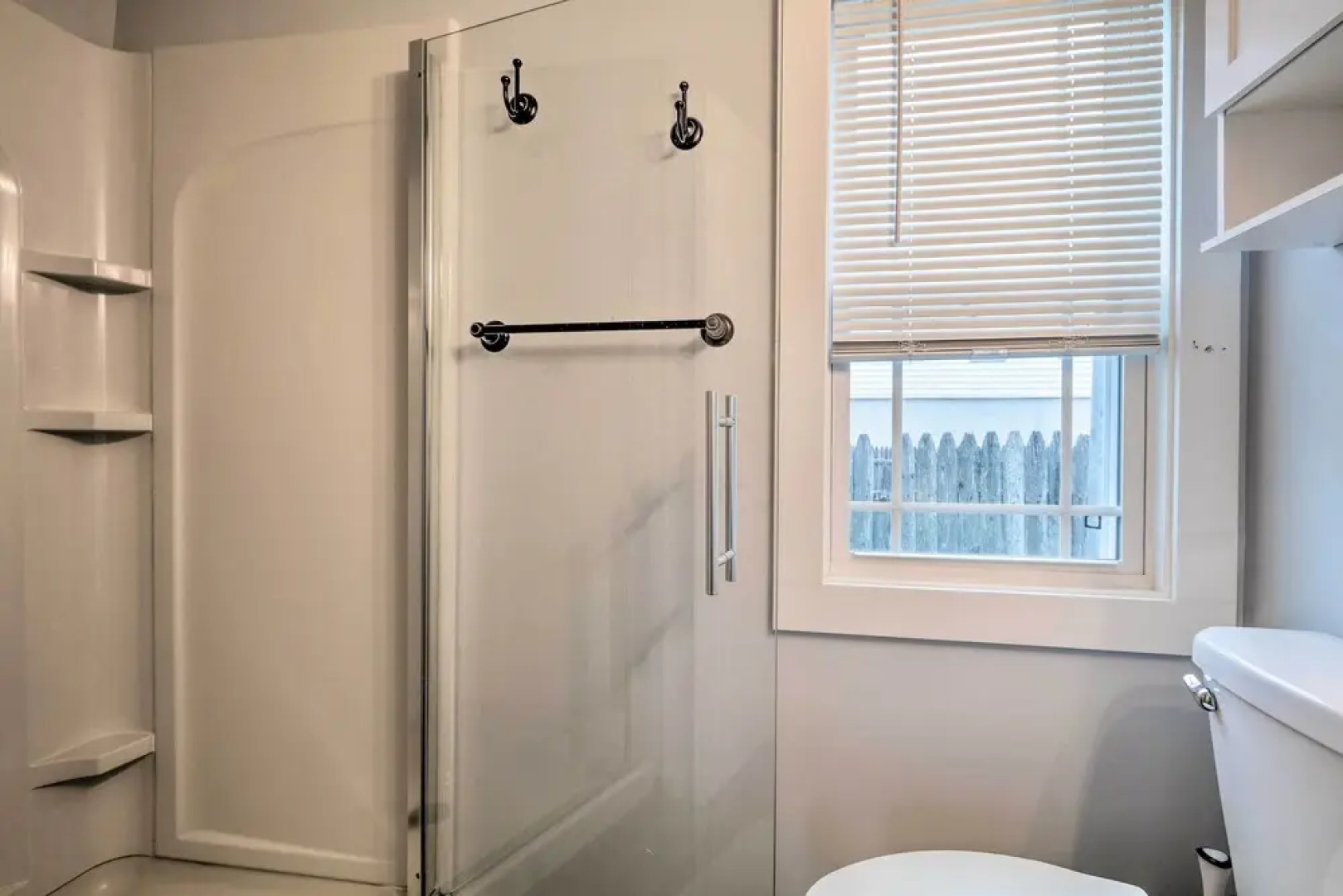 Modern Townhome: Walk to Beach, Bars & Eats!