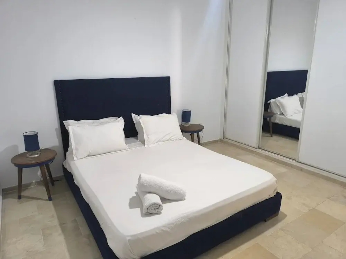 Stylish villa avec parking et piscine