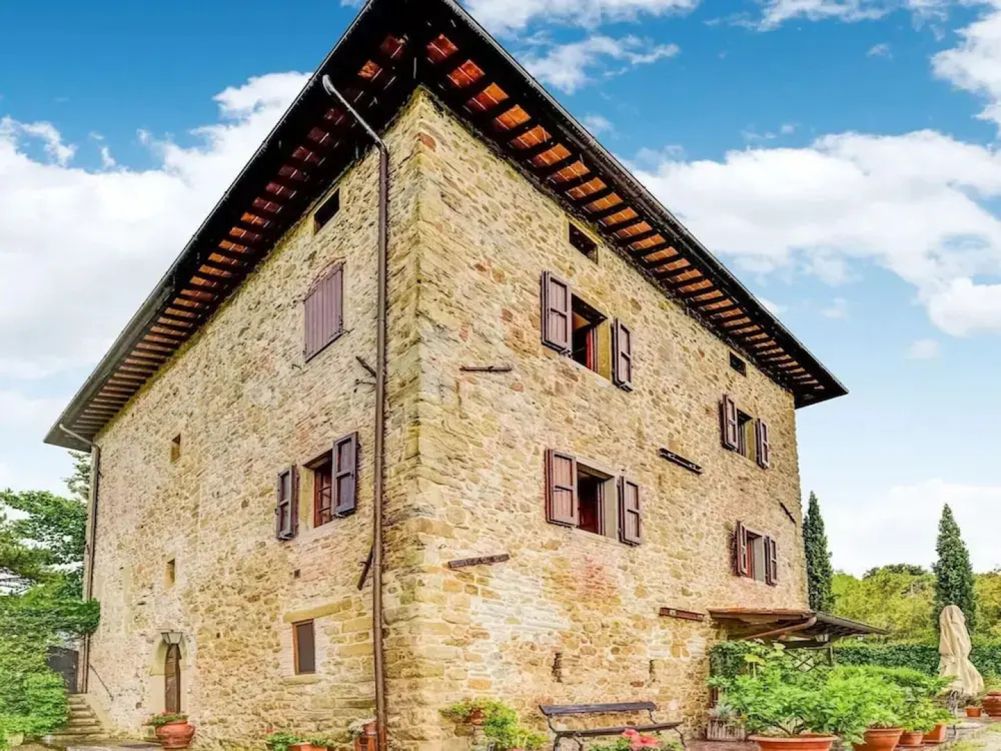 Scenic Stay in Restored Retreat