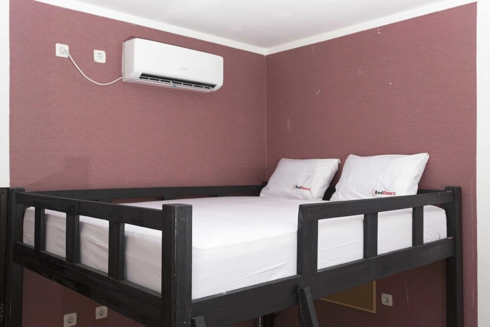 RedDoorz near University of Indonesia