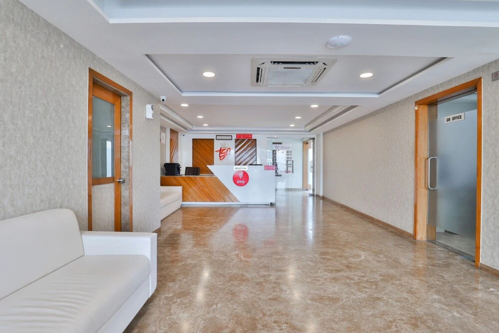 OYO 18933 The Grand President