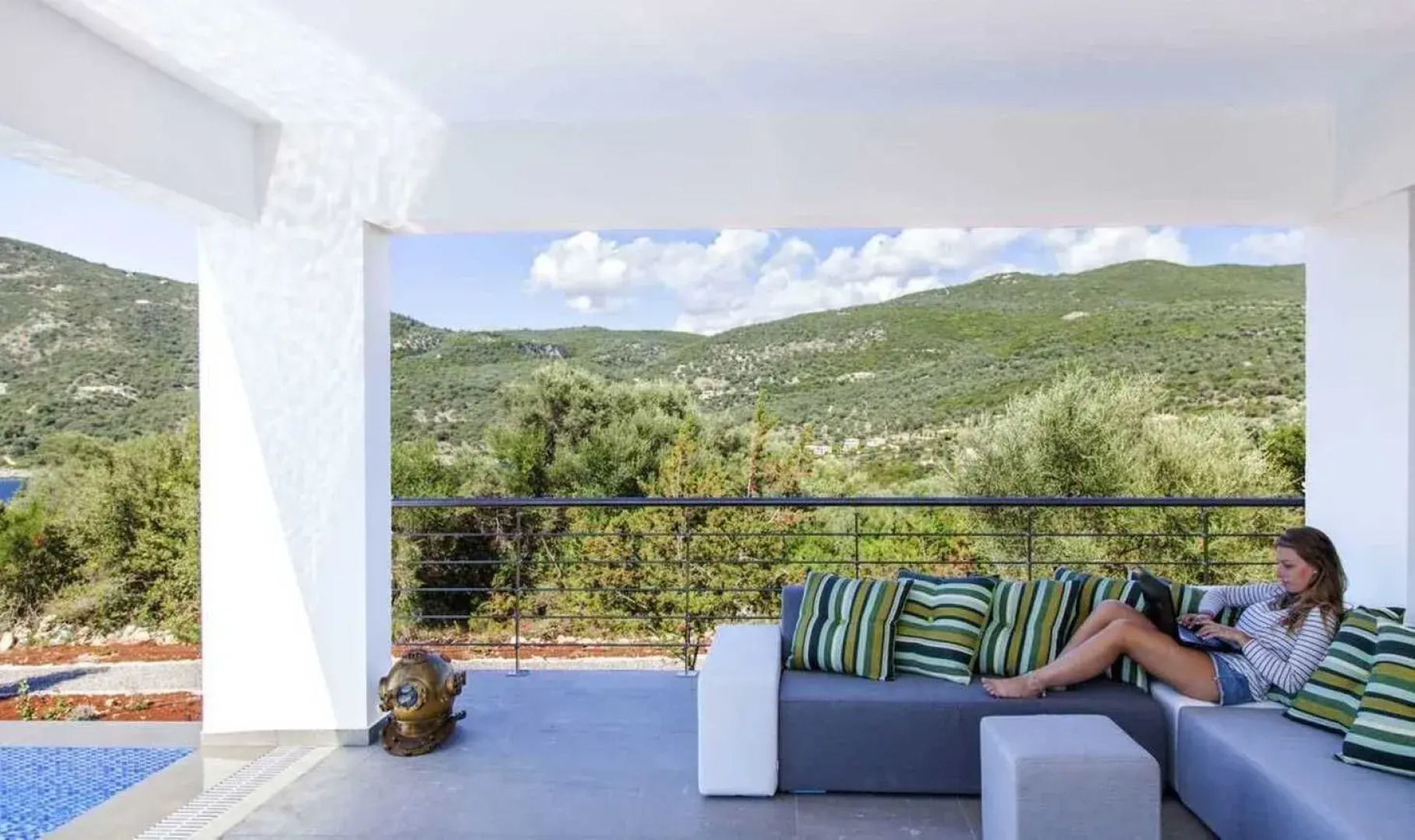 dell Mar stone house