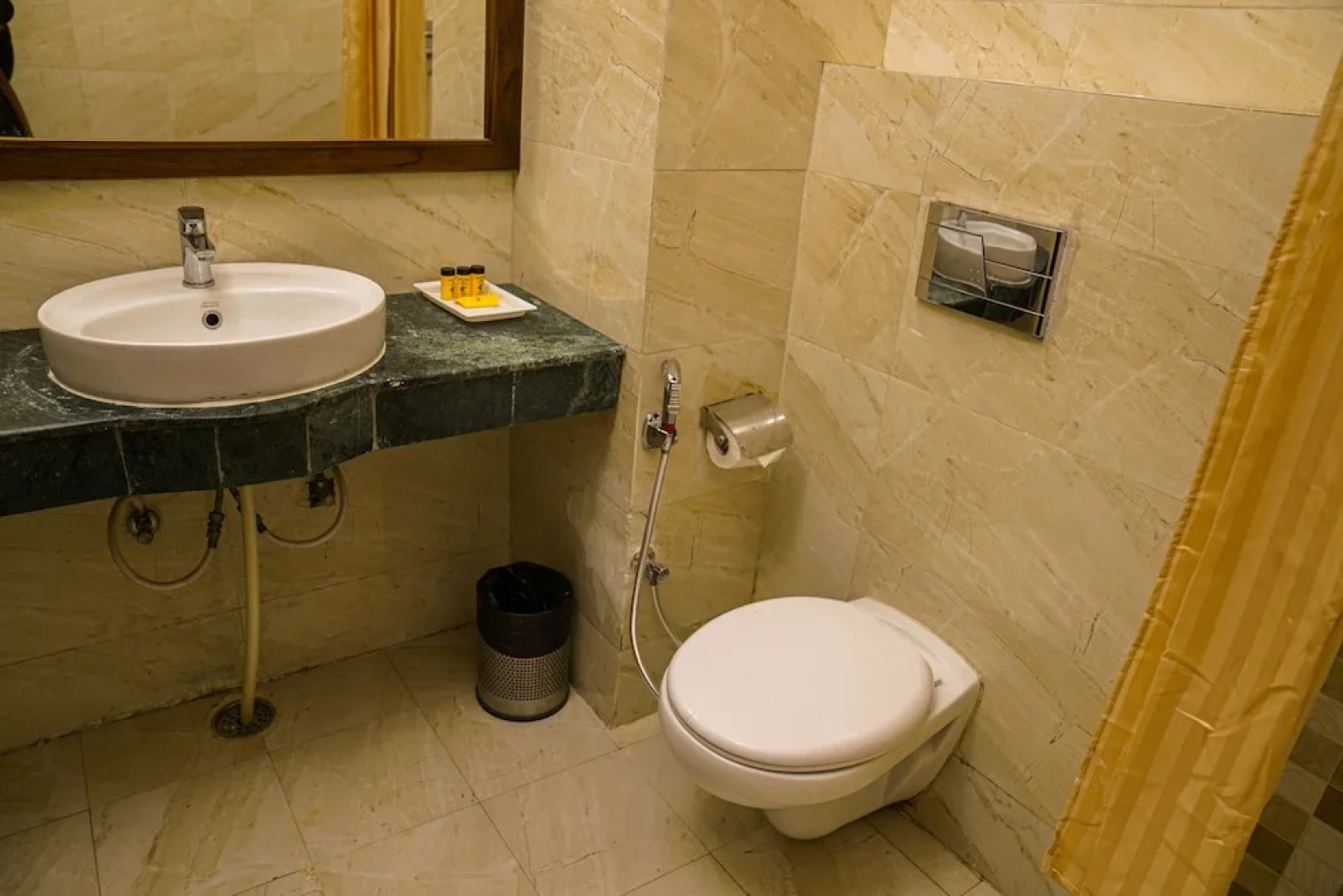 Montrose 11 Boutique