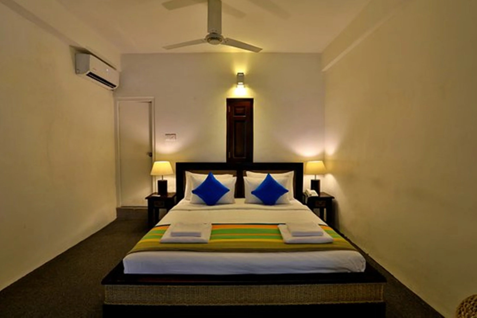 St. Lachlan Hotel & Suites