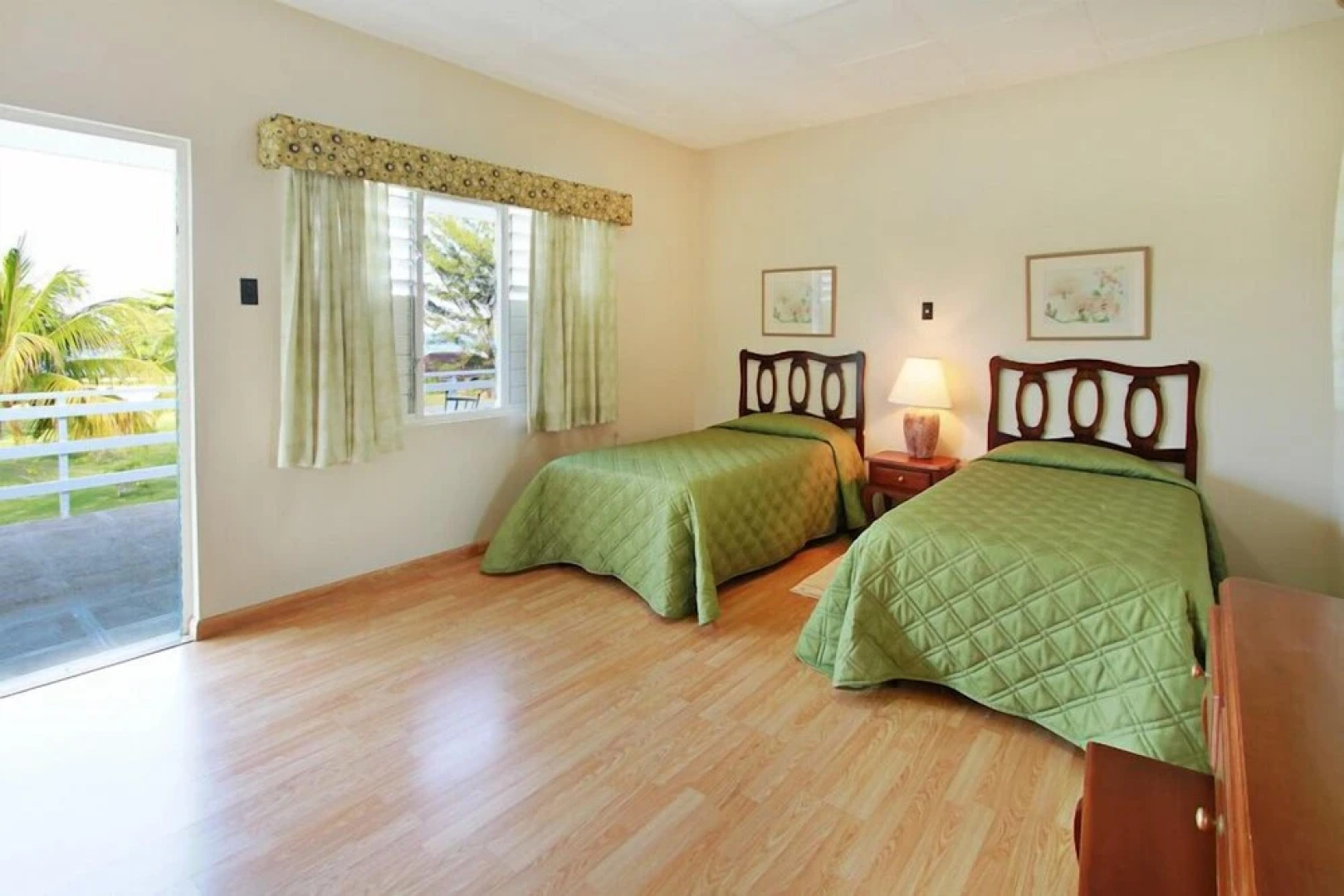 Miramar Villas, 6br by Jamaican Treasures