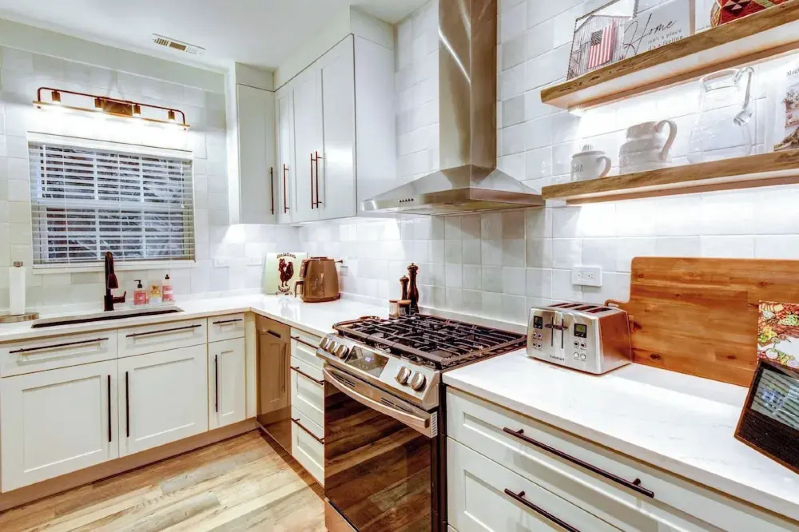 Modern Condo + Golf Course View, Near Hiking!