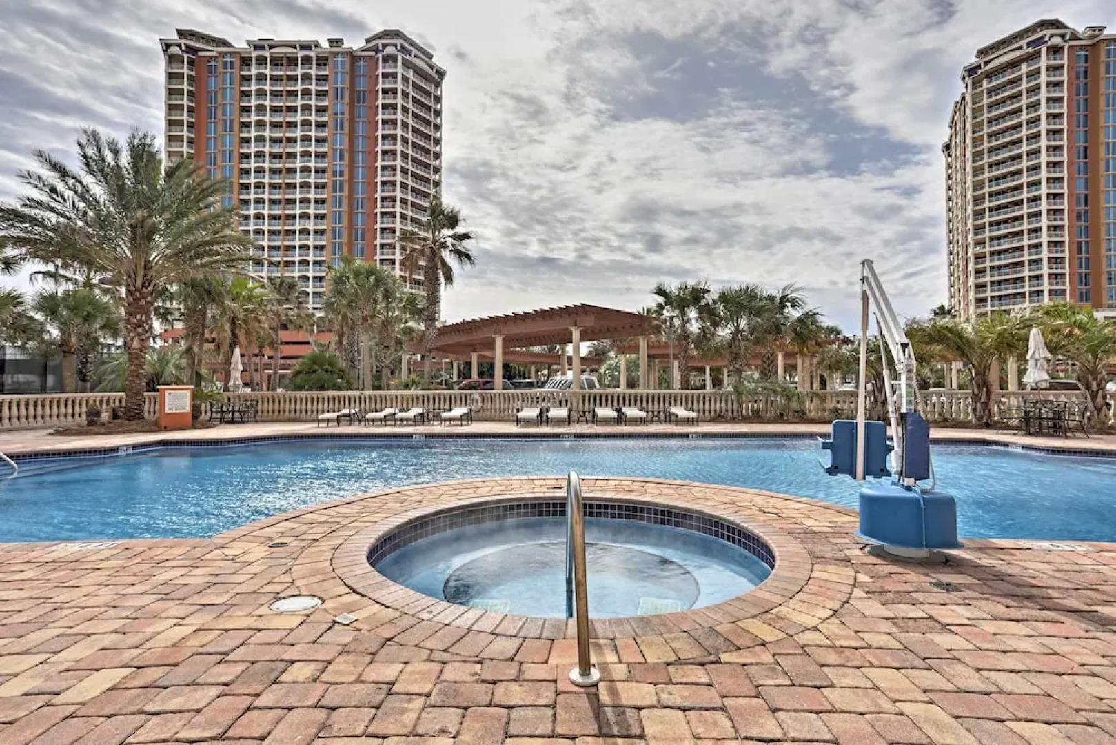 Pensacola Beach Resort Condo With Beach Access!