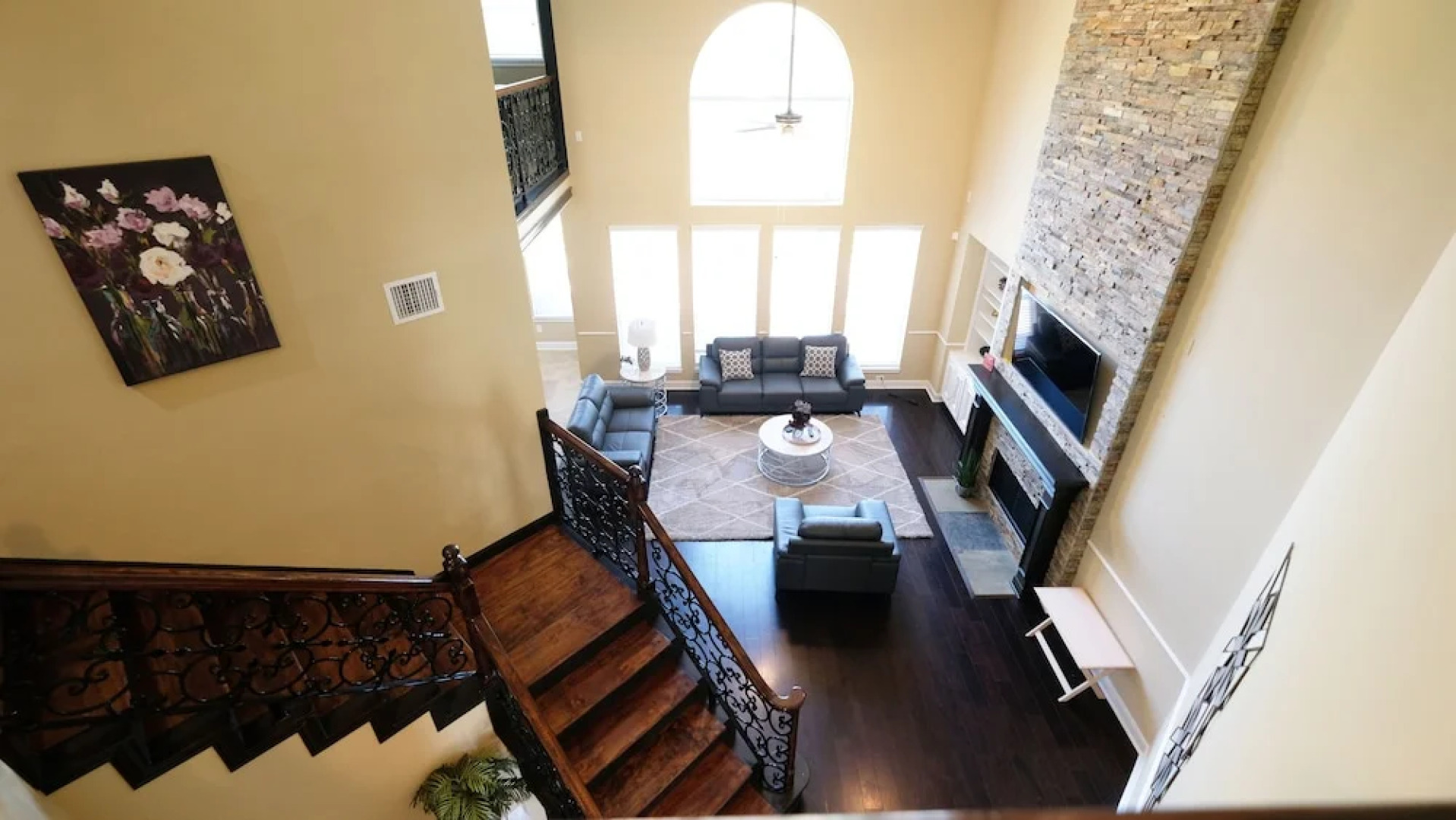 5Bdrm 3.5Bath 12Beds - HOME BIG AS TEXAS