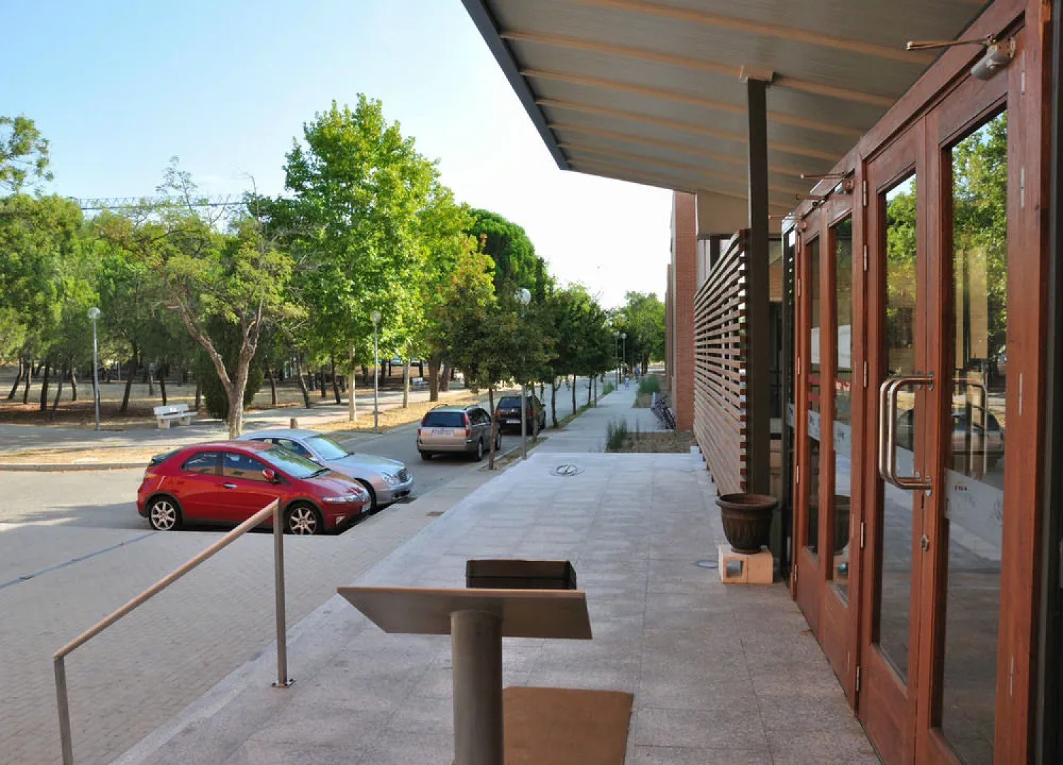 Residencia Universitaria Resa Giner de los Ríos - Hostel