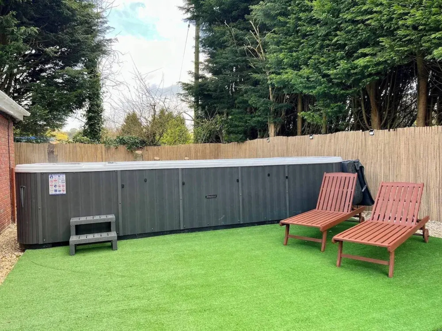 Stratford 4 BR Family Mansion With Pool, Gym & BBQ
