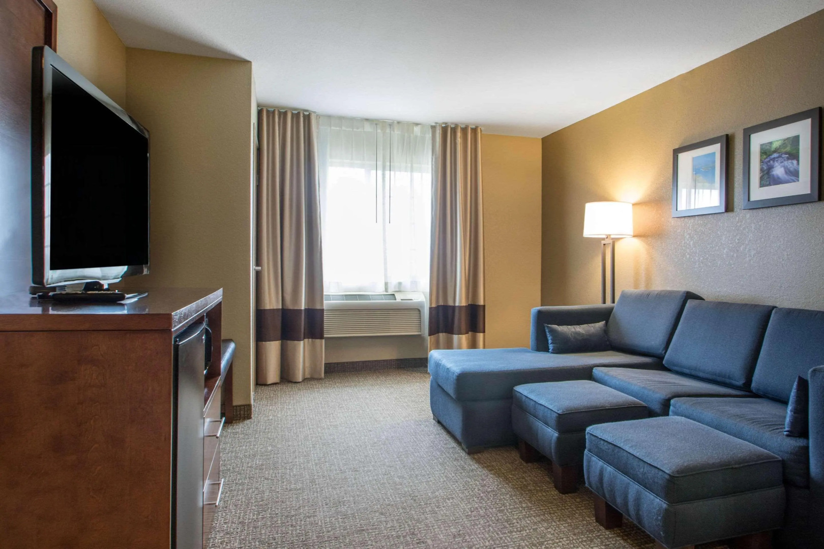 Comfort Suites Johnson Creek Conference Center