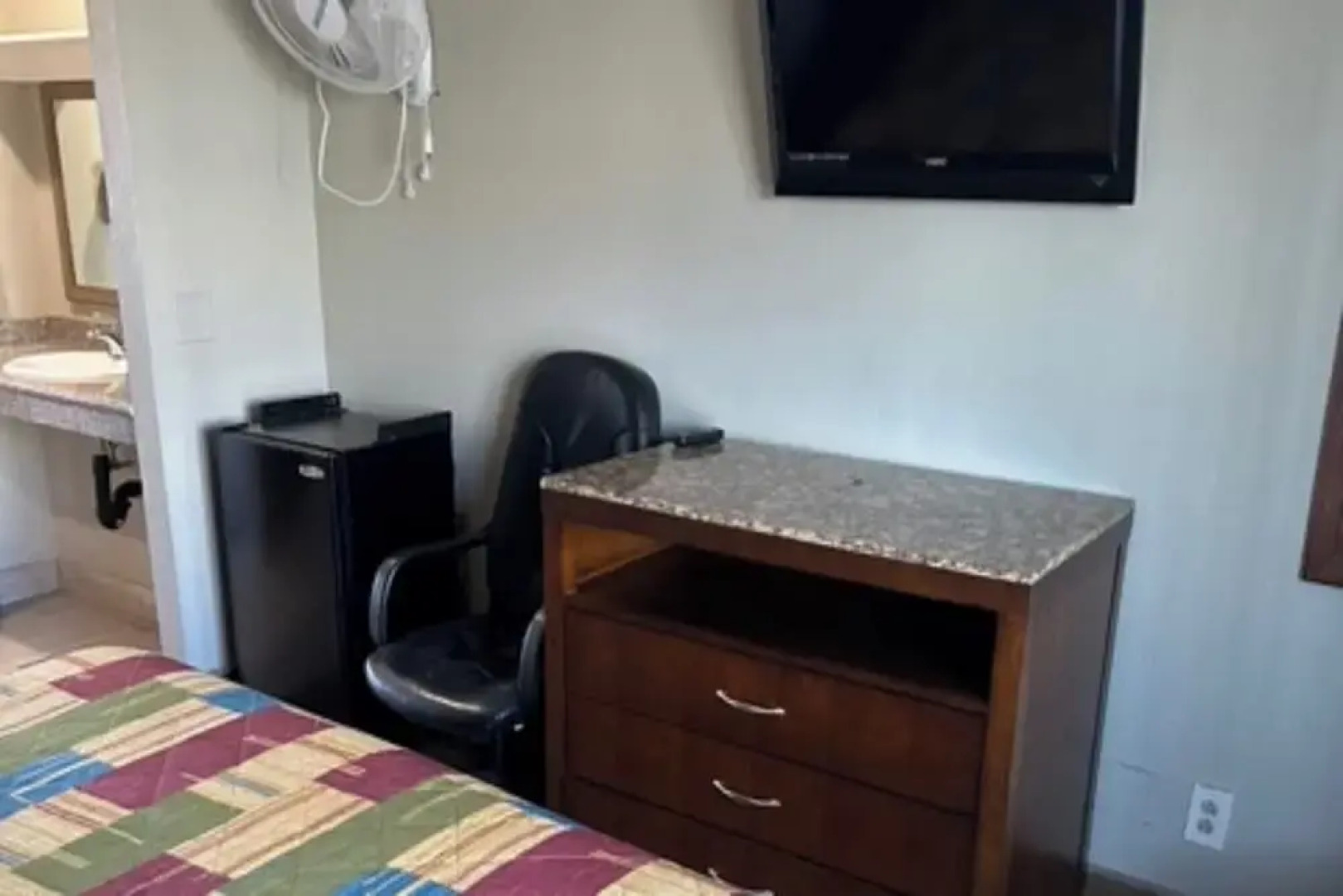 Passport Inn & Suites Corona Hotel