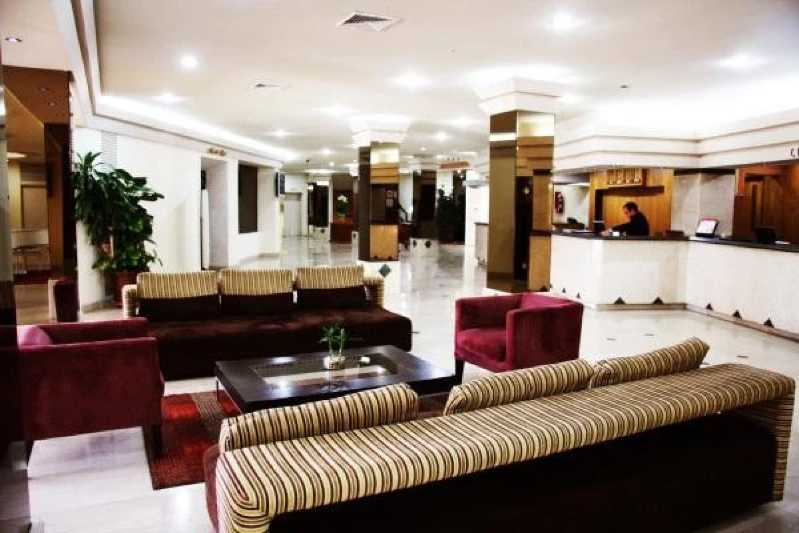 Tibisay Hotel del Lago