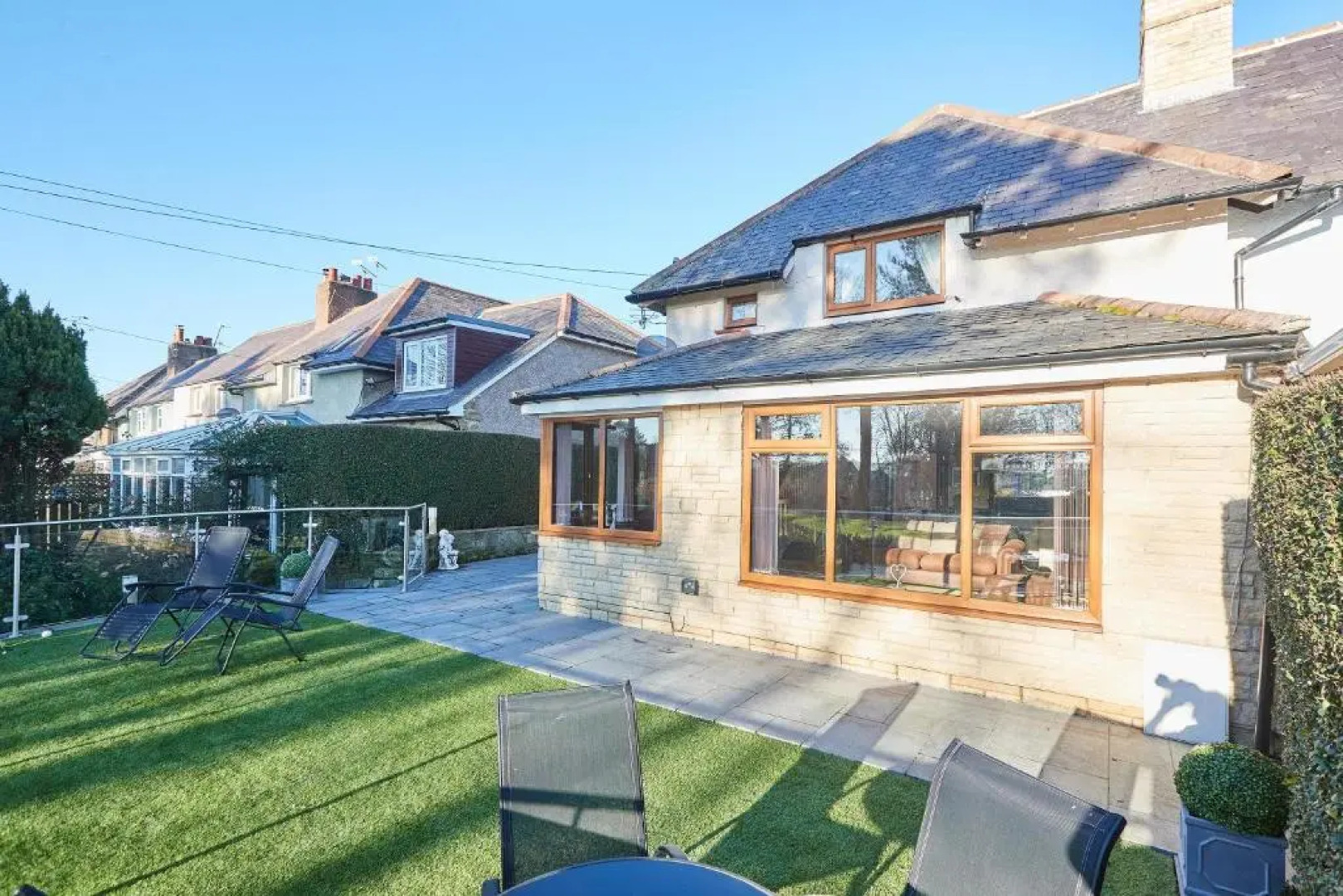 Host Stay The Chimneys