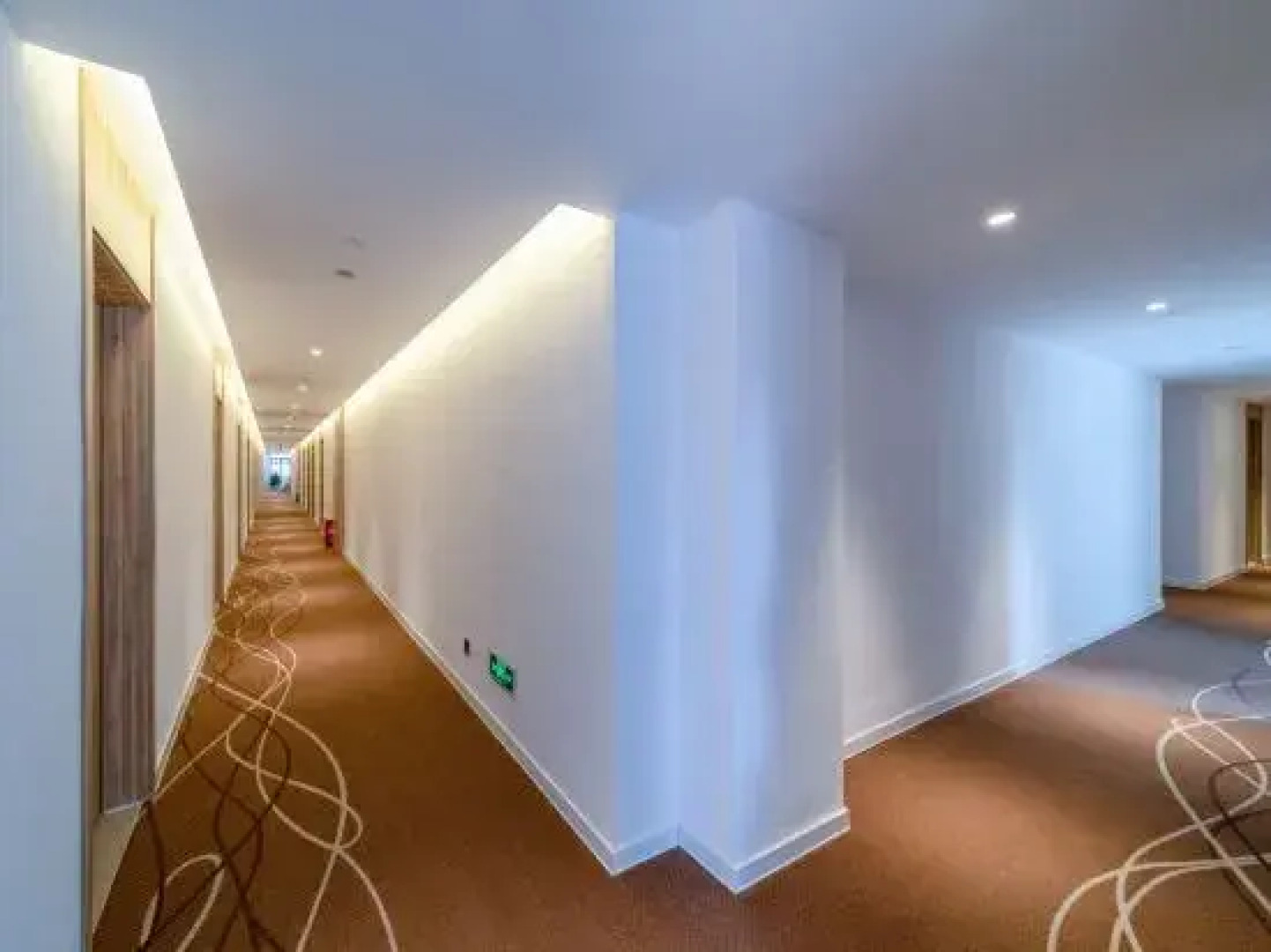 HanTing Premium Hotel (Wuhan Five Rings Sports Center Etouwan)