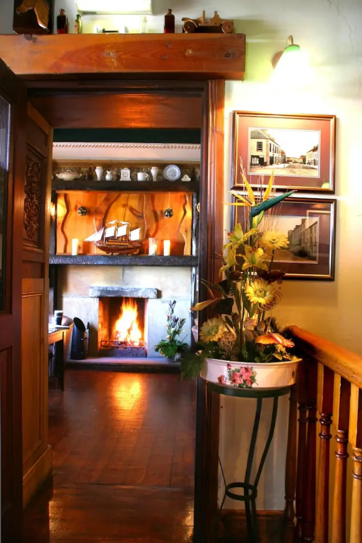 Maddens Bridge Bar, Restaurant & Guesthouse