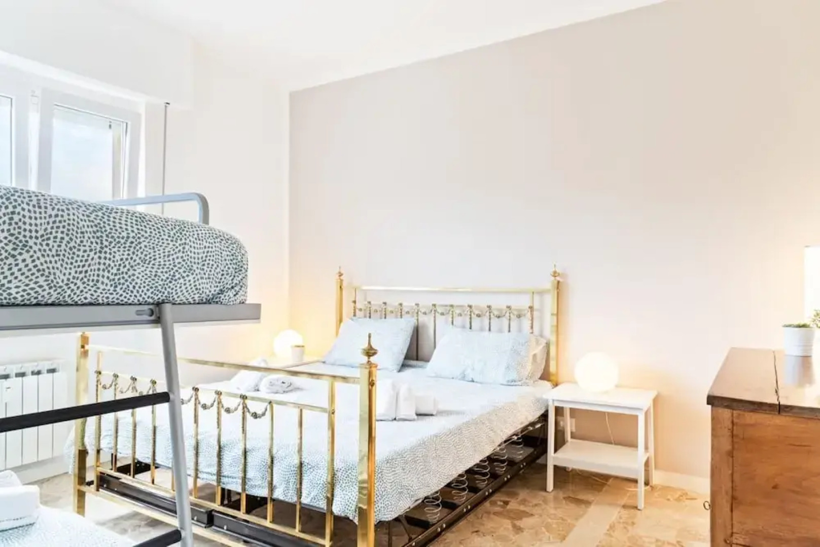 Chiavari Colorful Flat with Garage