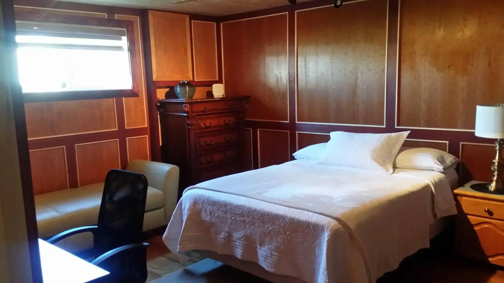 Eileen's Bed & Breakfast - Guest House