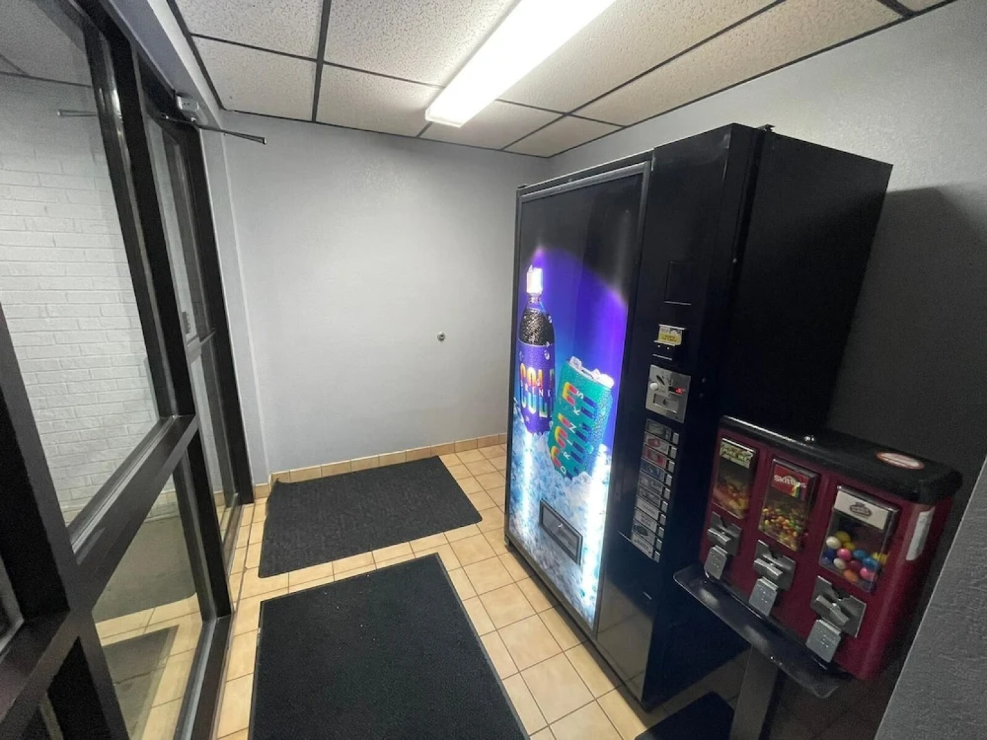 Belgium Inn & Suites