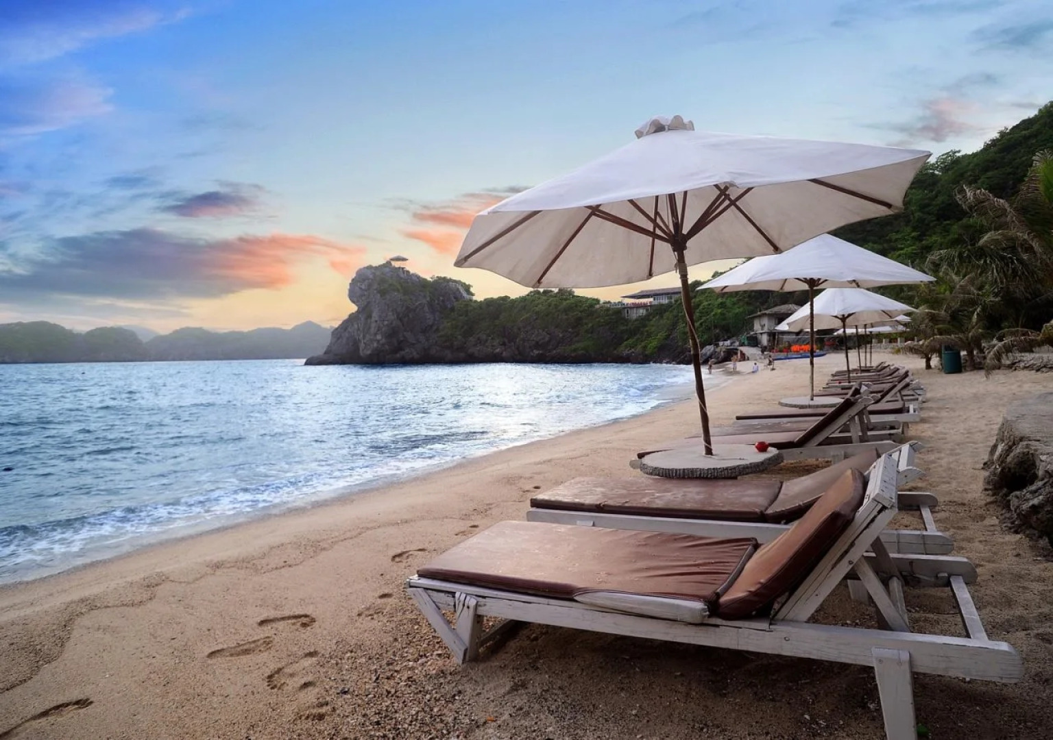 Monkey Island Resort