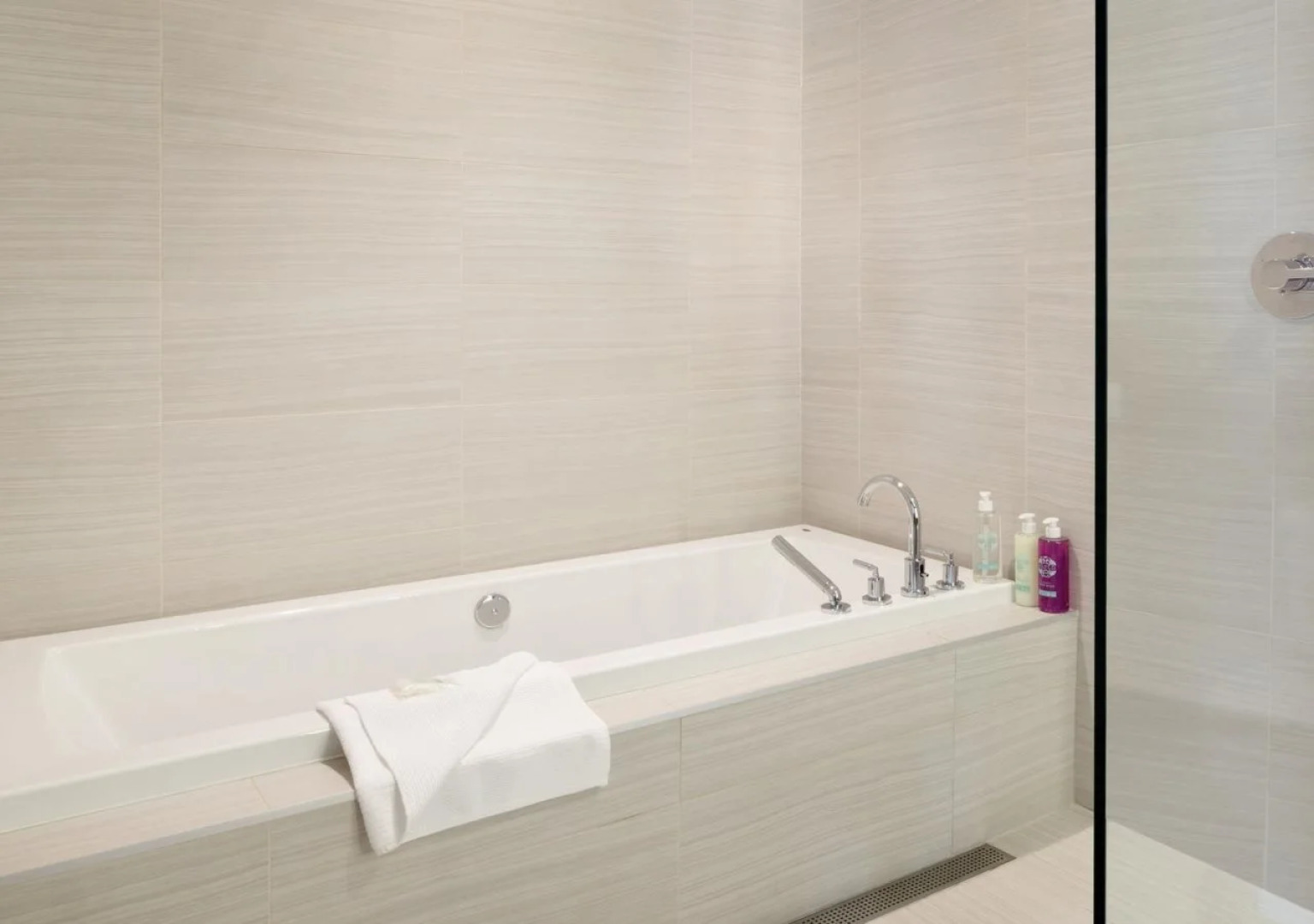 Coast Edmonton Plaza Hotel by APA