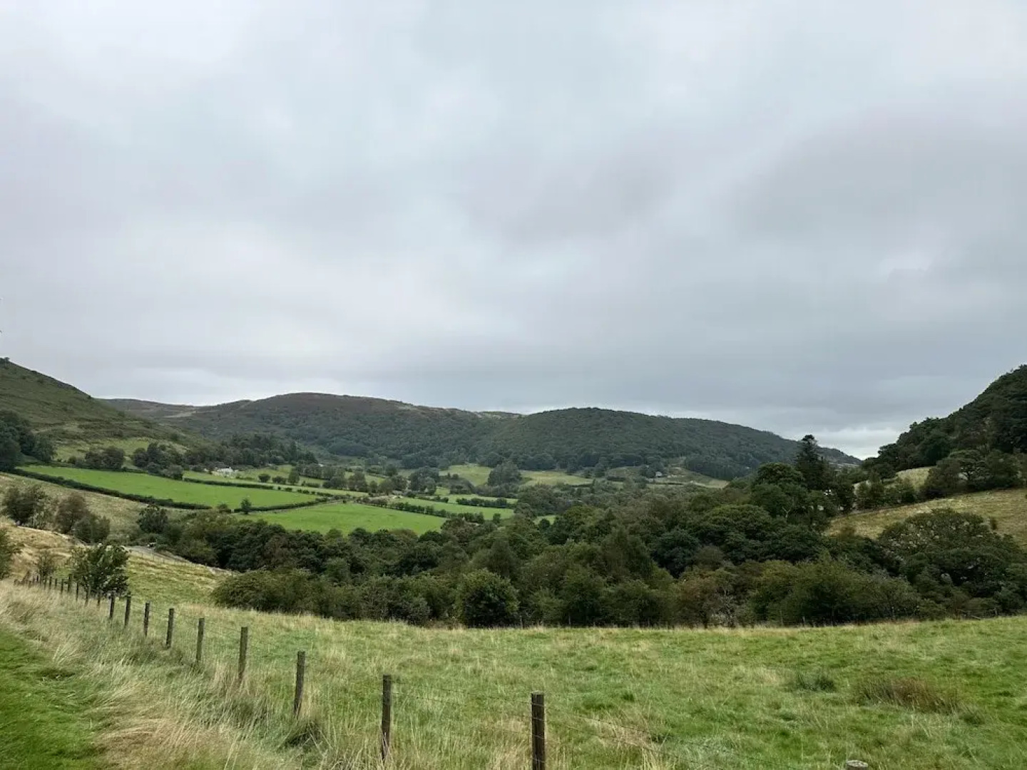 Llanidloes - Sleeps 7 - Parking - Pet Friendly